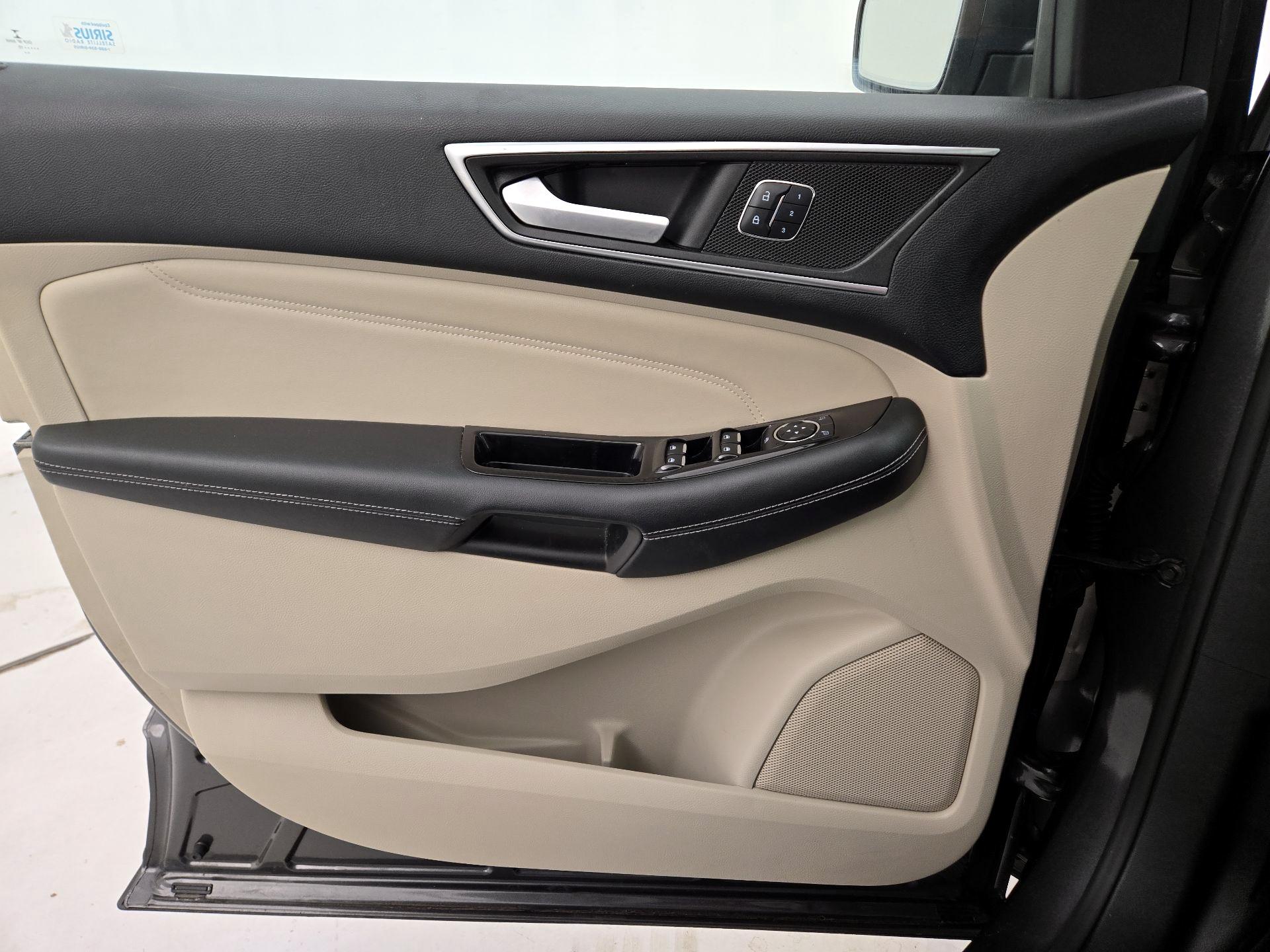 Thumbnail: 2015 Ford Edge - 12