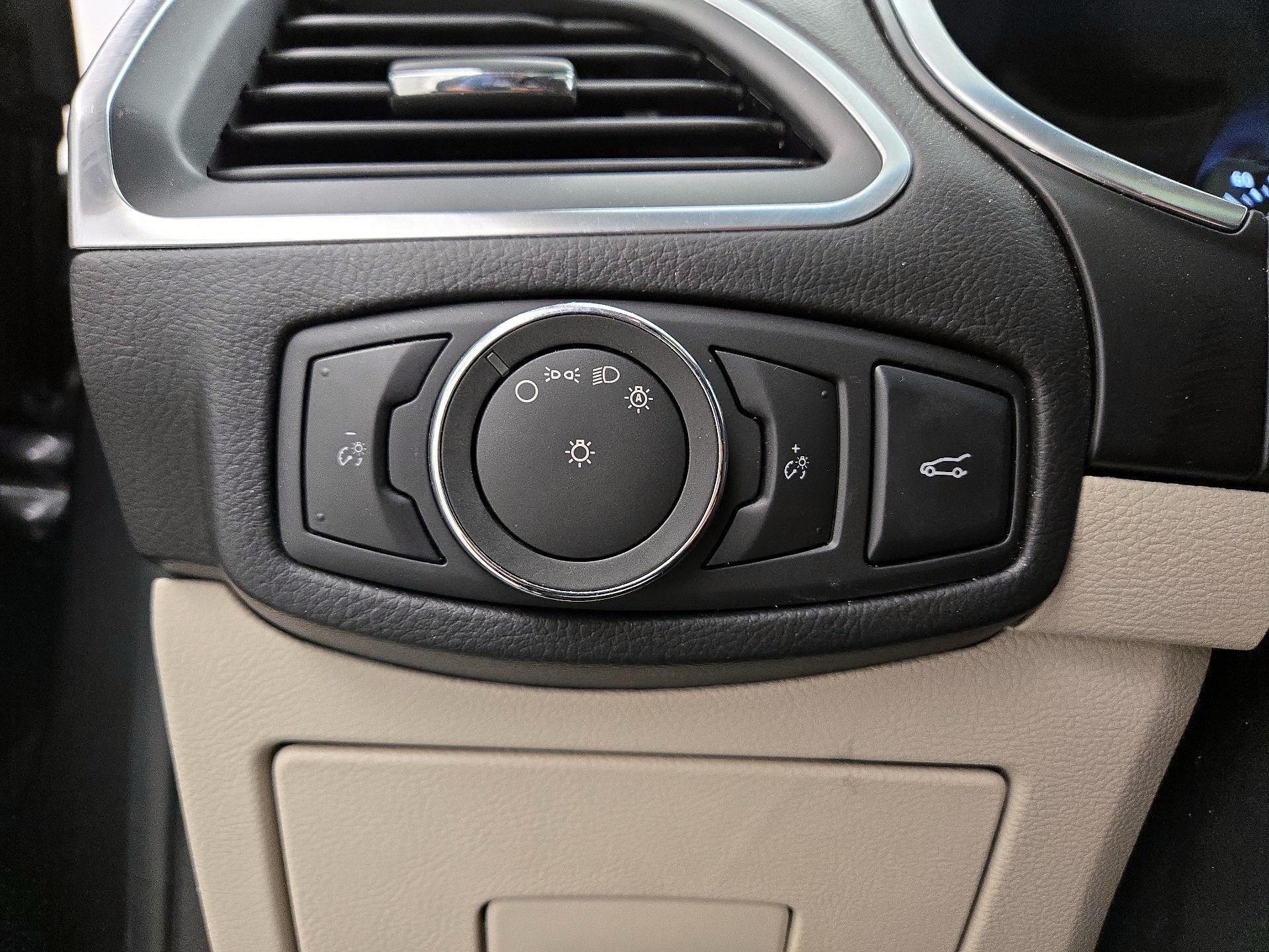 Thumbnail: 2015 Ford Edge - 13