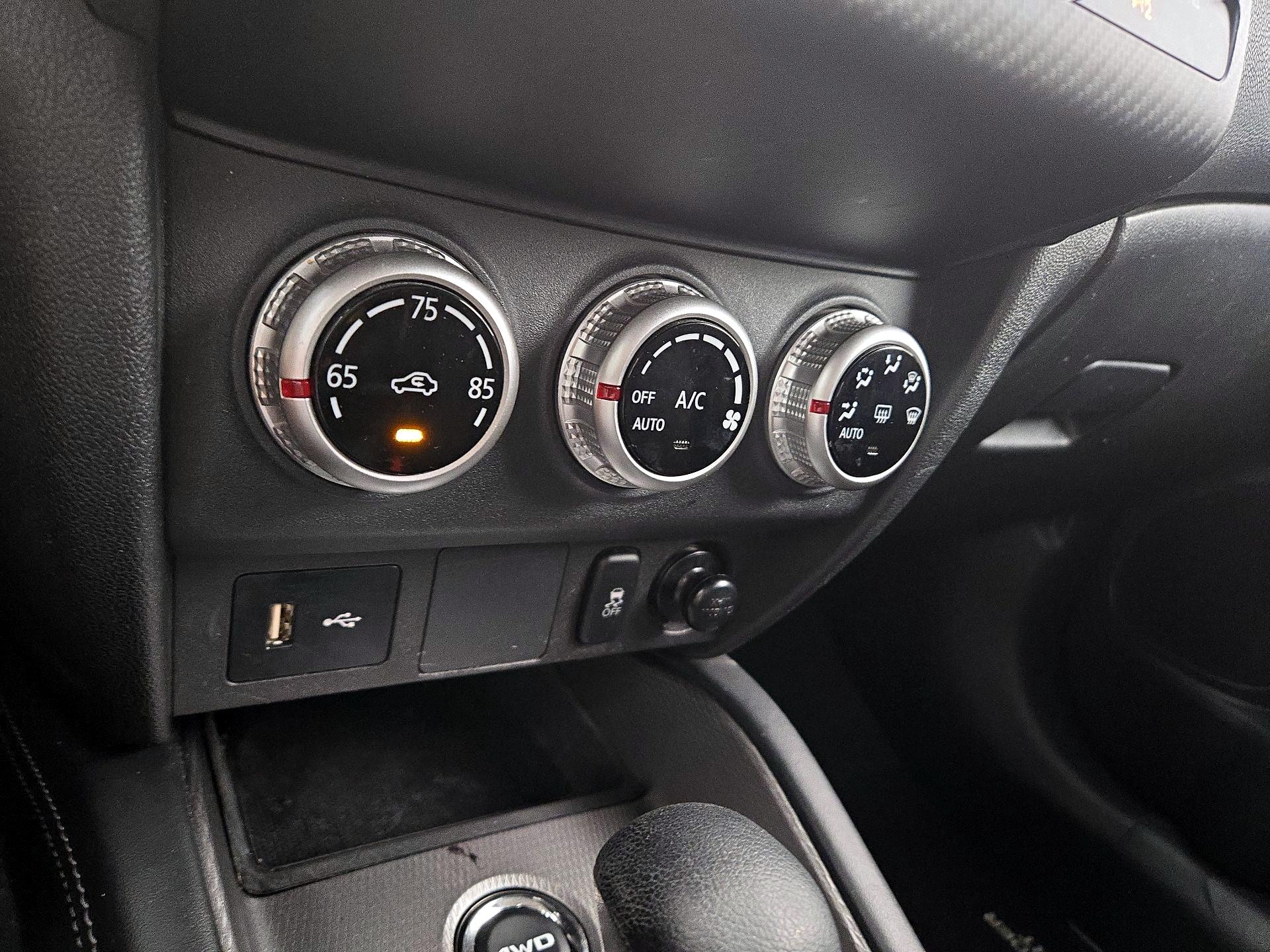 Thumbnail: 2023 Mitsubishi Outlander Sport - 16