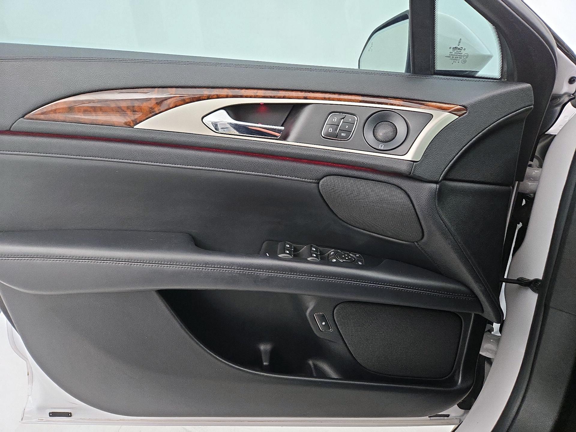 Thumbnail: 2020 Lincoln MKZ - 12