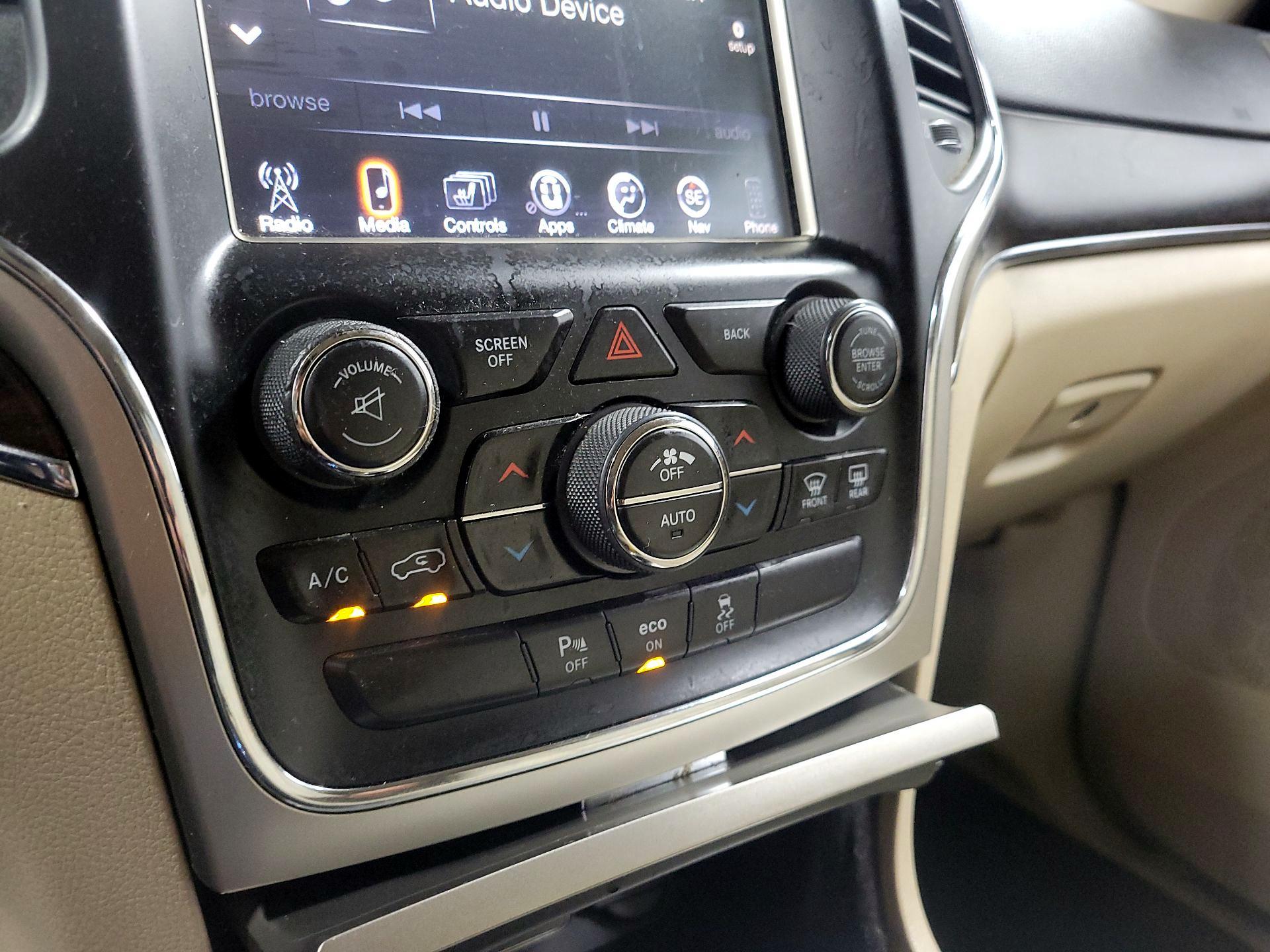 Thumbnail: 2014 Jeep Grand Cherokee - 17