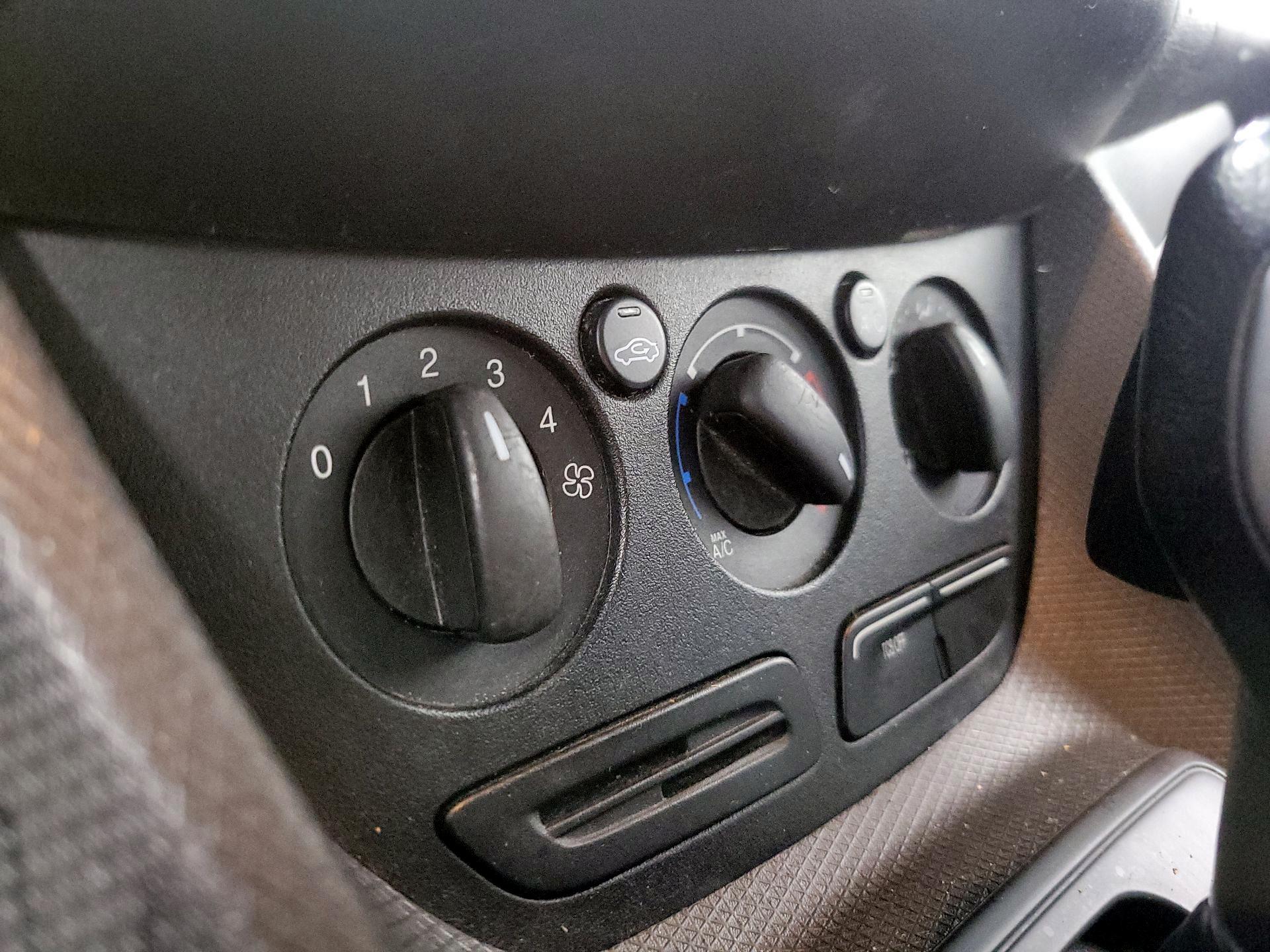 Thumbnail: 2016 Ford Transit Series - 15