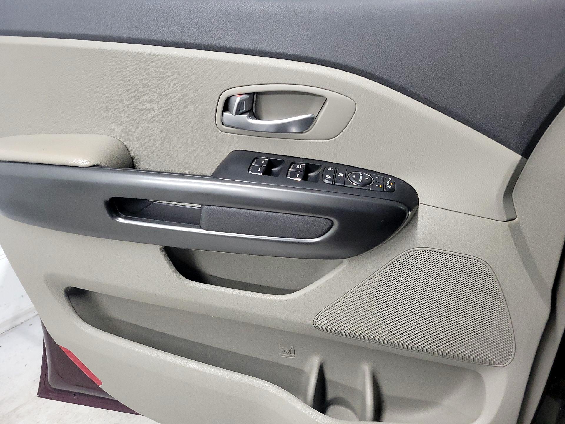 Thumbnail: 2017 Kia Sedona - 12