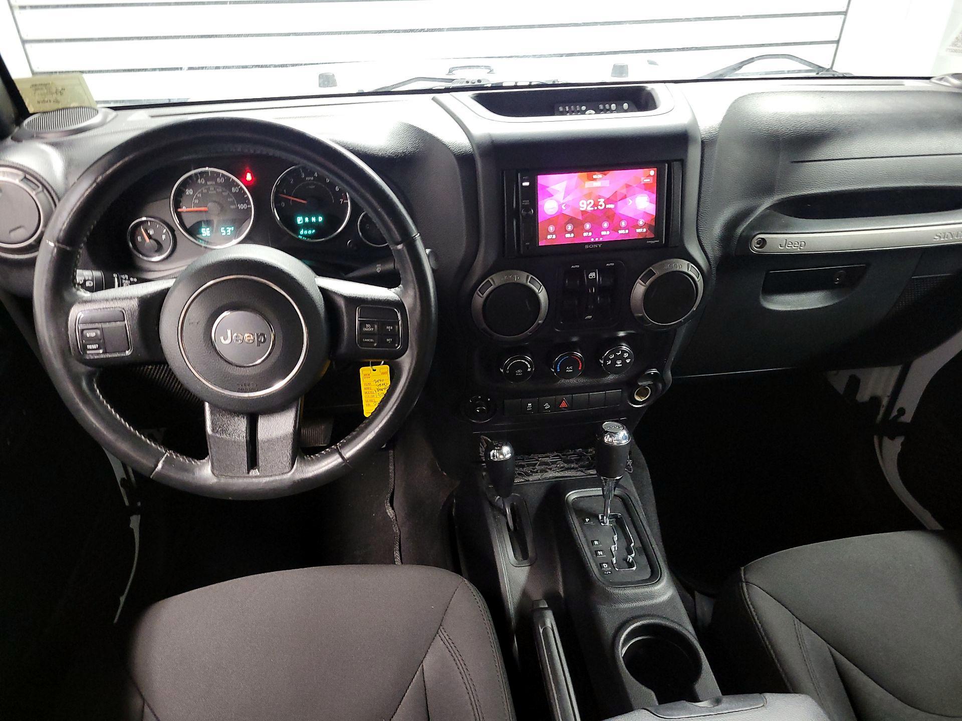 Thumbnail: 2016 Jeep Wrangler - 9