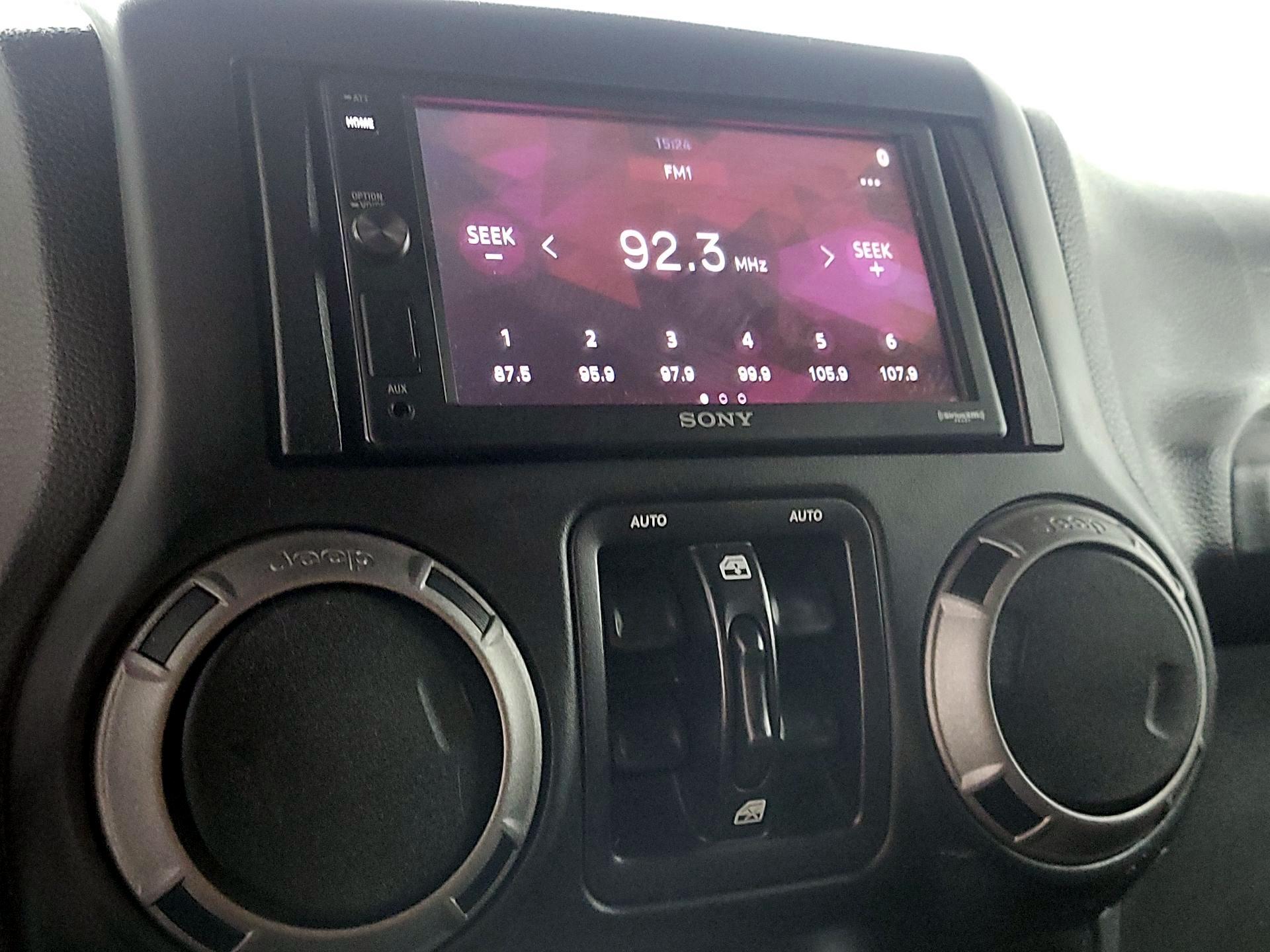 Thumbnail: 2016 Jeep Wrangler - 13