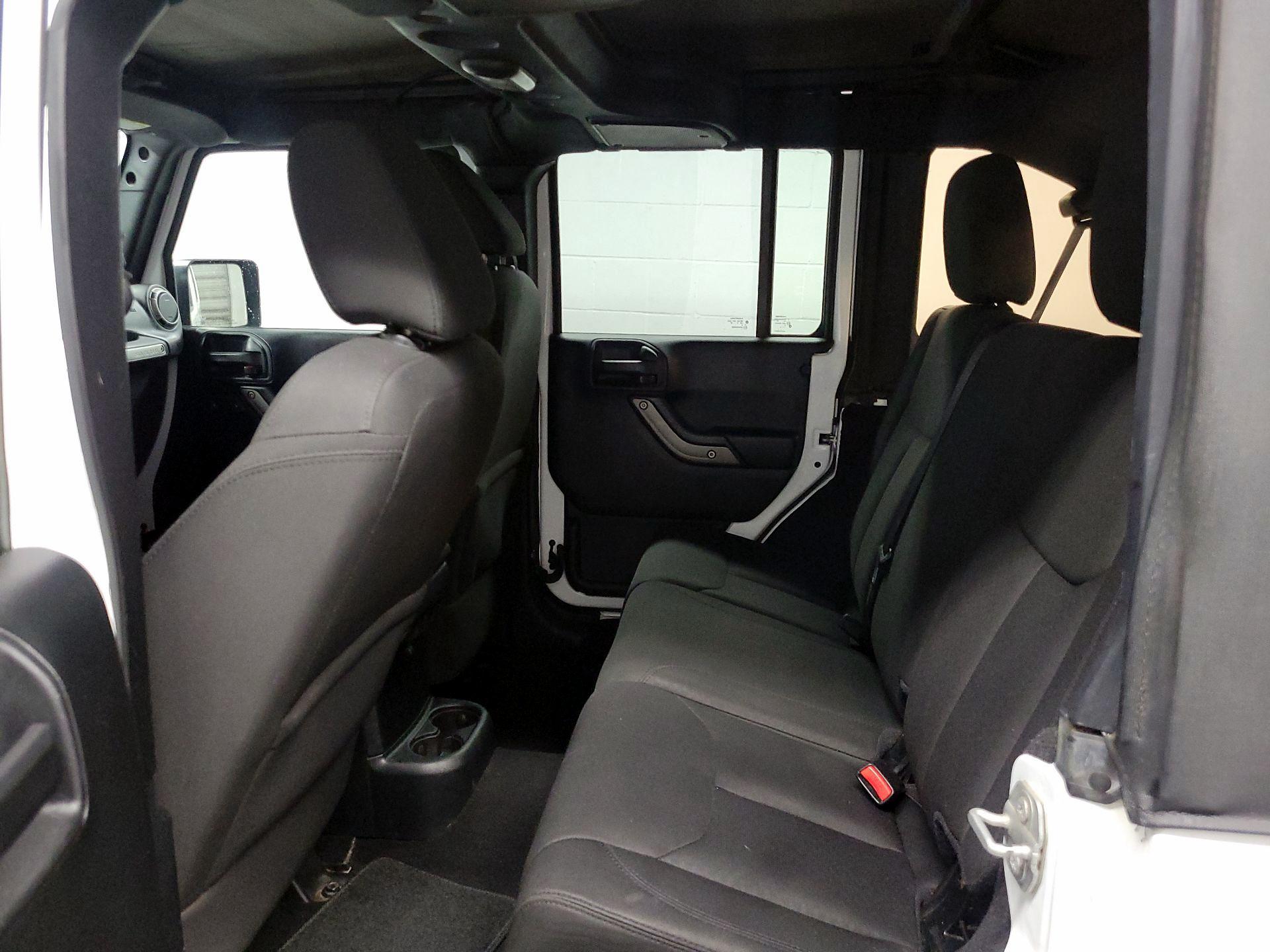 Thumbnail: 2016 Jeep Wrangler - 16