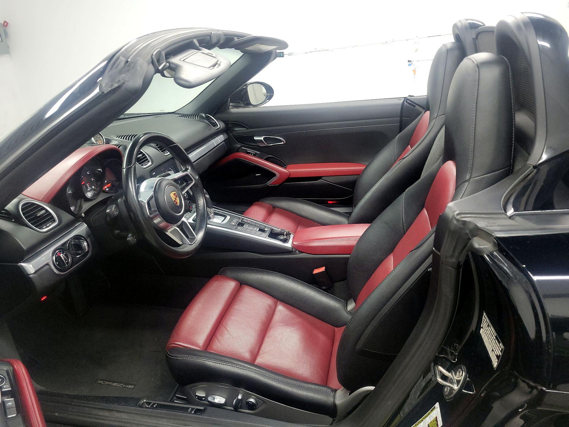 Thumbnail: 2017 Porsche 718 Boxster - 11