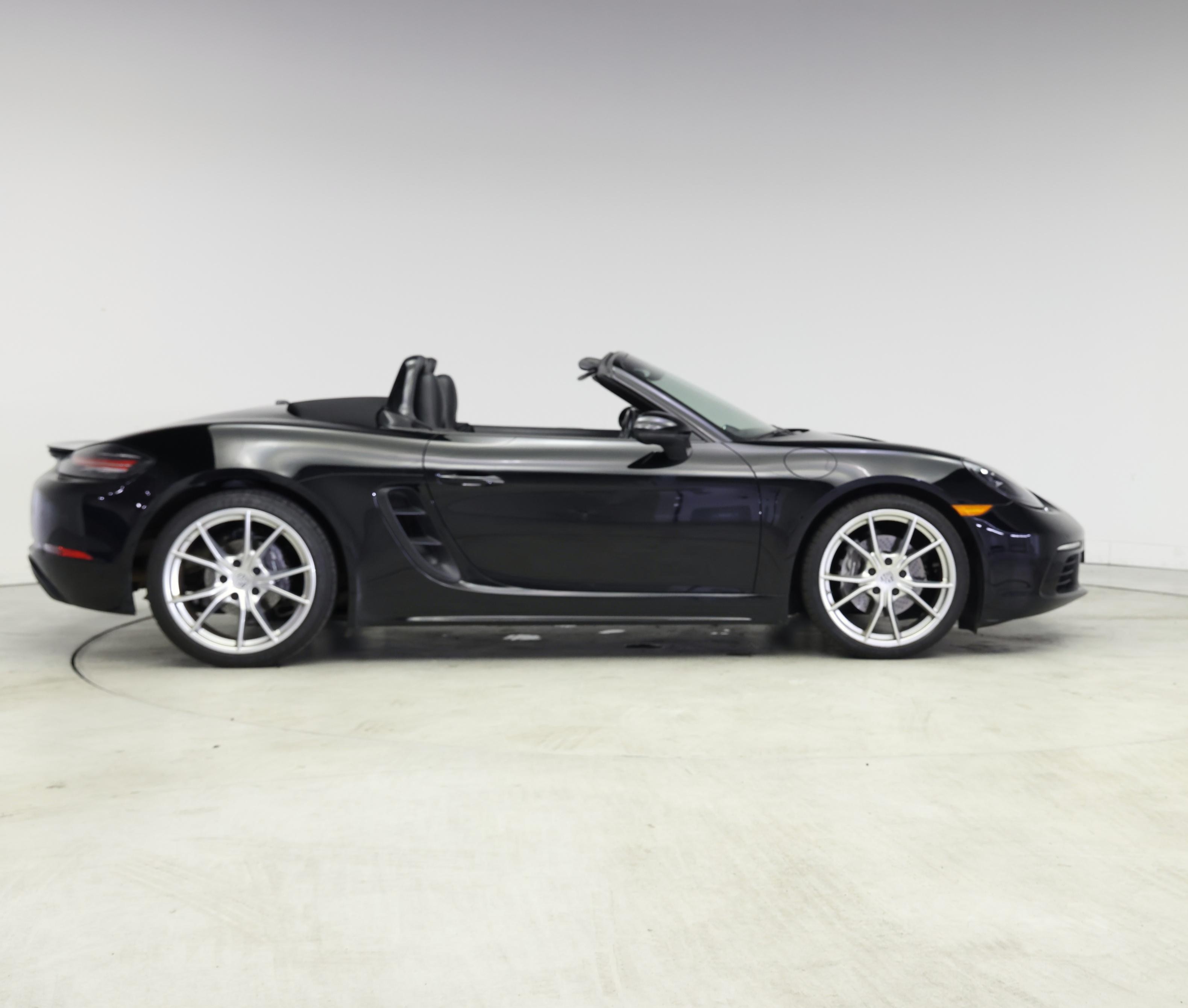 Thumbnail: 2017 Porsche 718 Boxster - 7