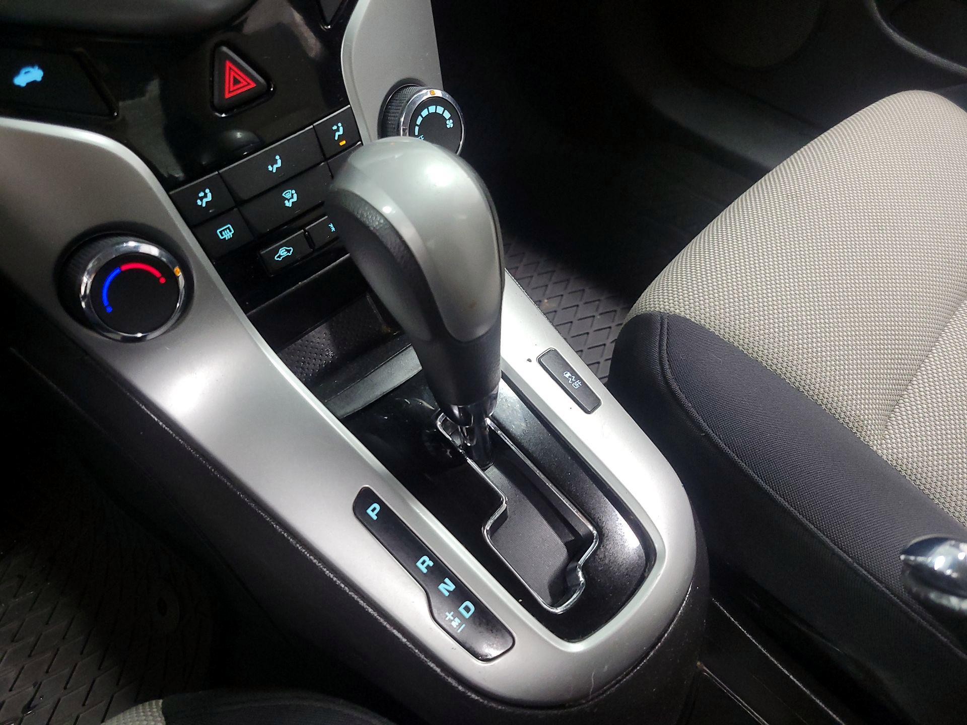 Thumbnail: 2015 Chevrolet Cruze - 15