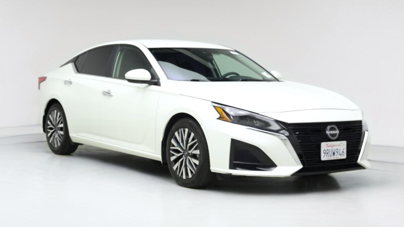 2023 Nissan Altima SV Hero Image