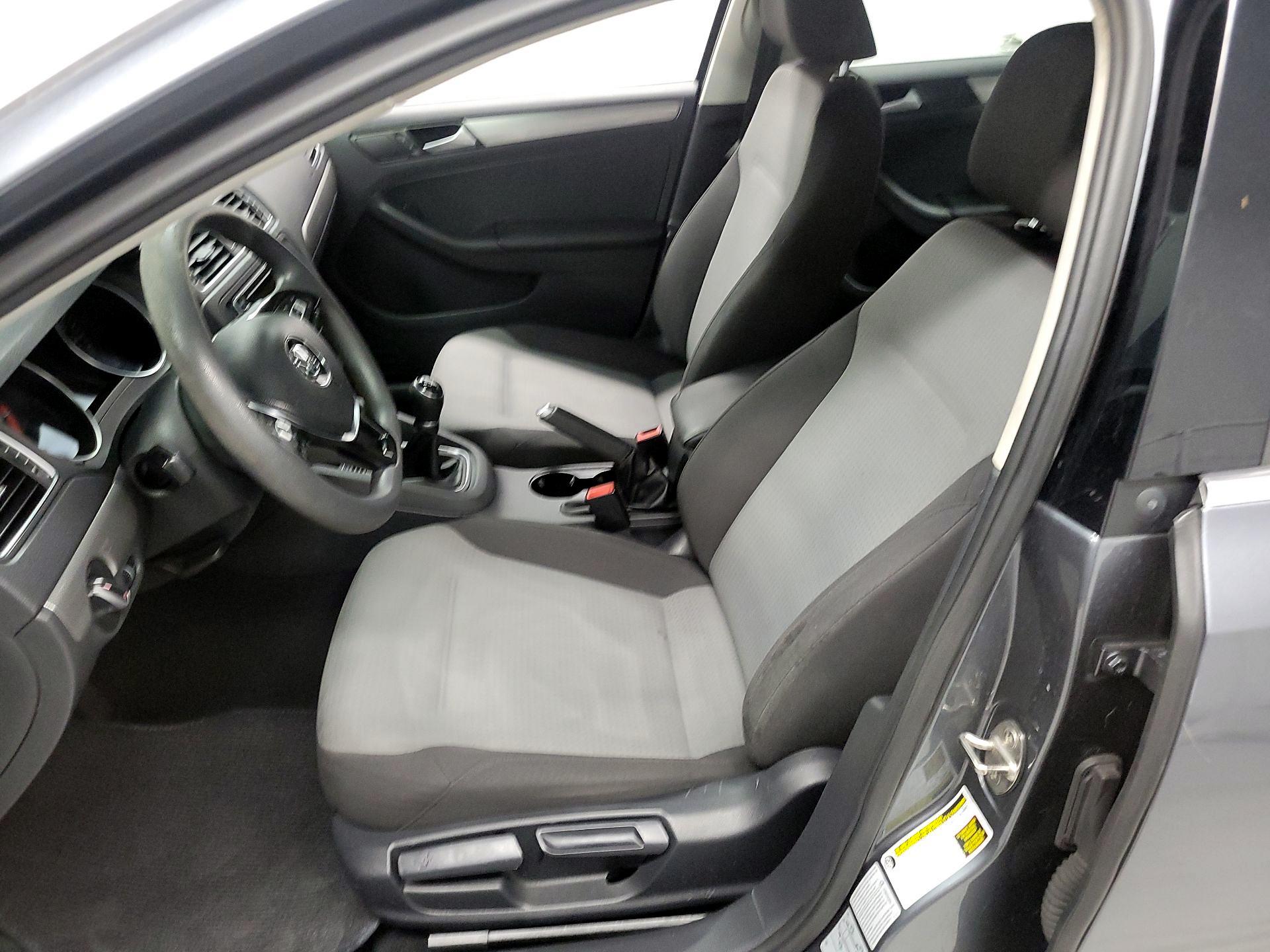 Thumbnail: 2017 Volkswagen Jetta - 11