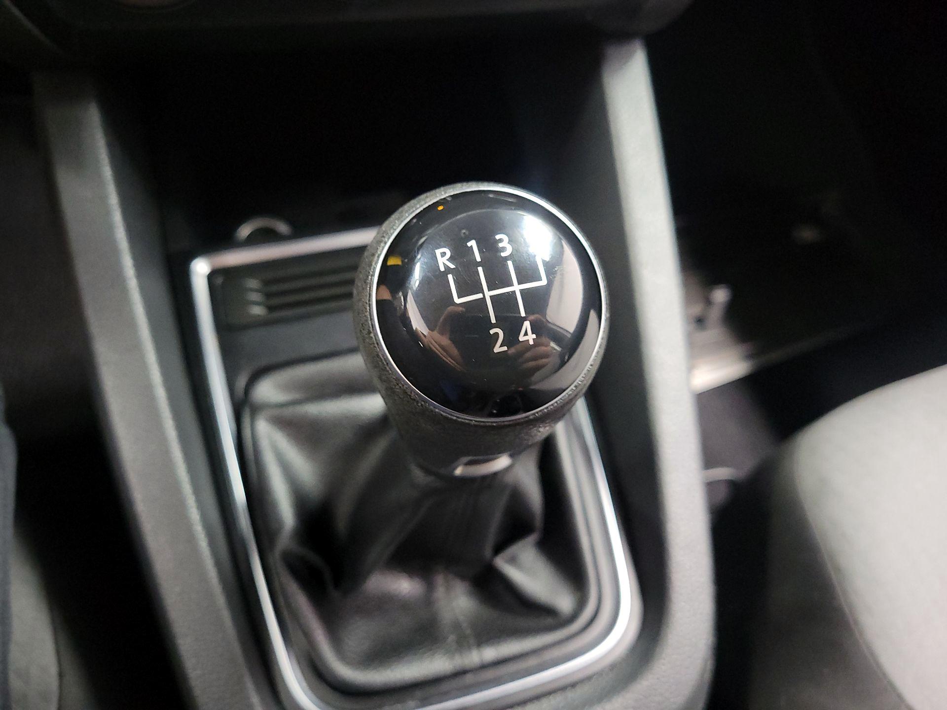 Thumbnail: 2017 Volkswagen Jetta - 15