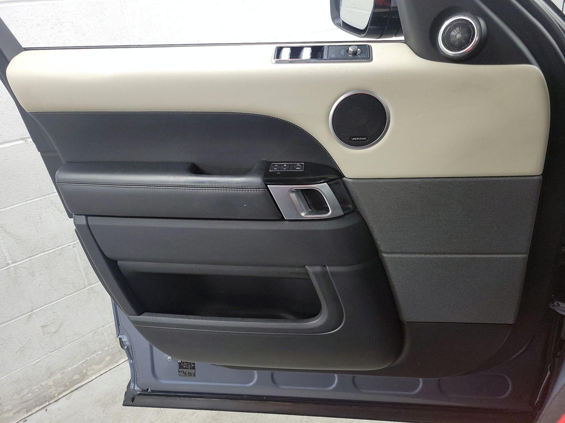 Thumbnail: 2020 Land Rover Range Rover Sport - 12