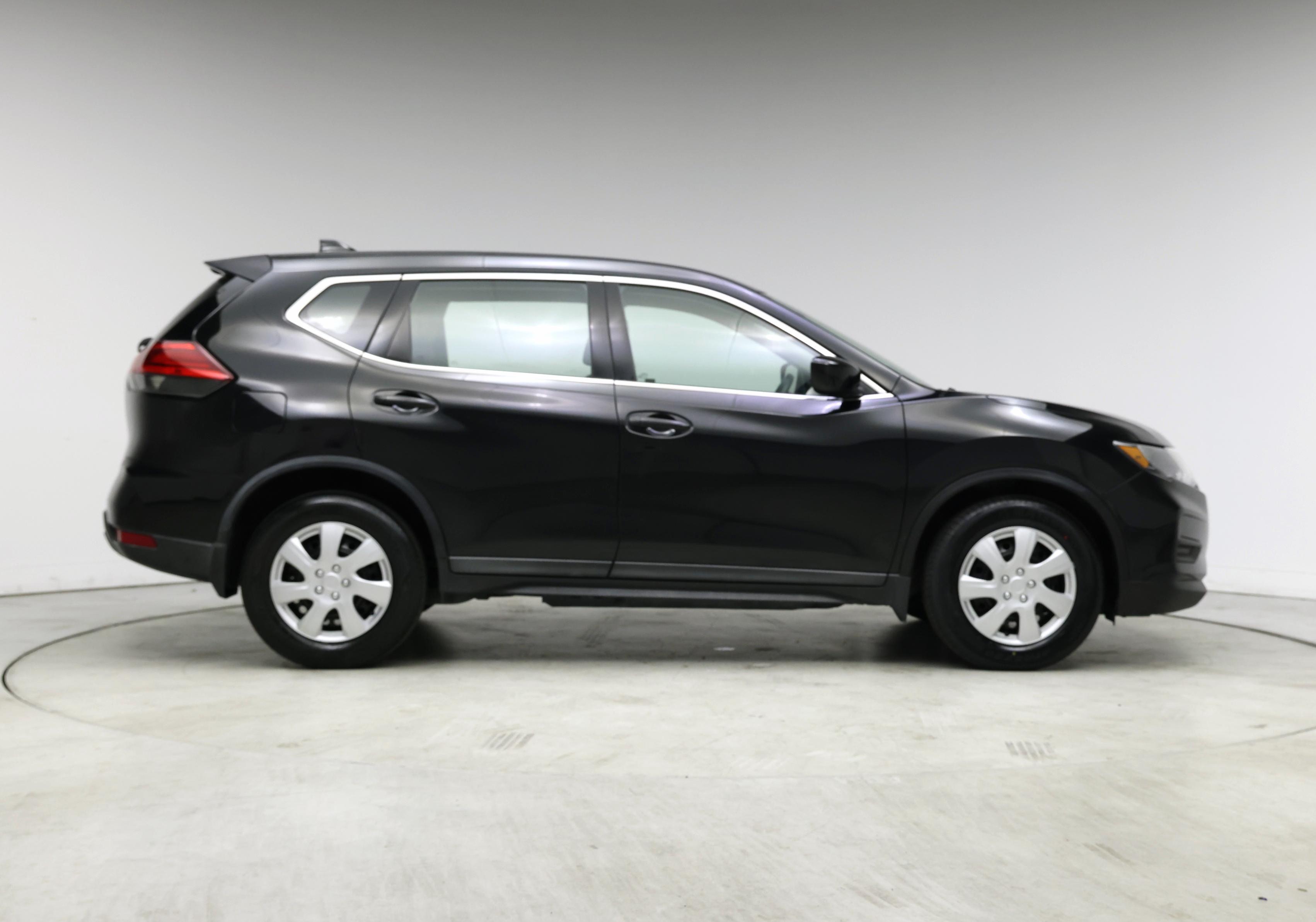 Thumbnail: 2017 Nissan Rogue - 7