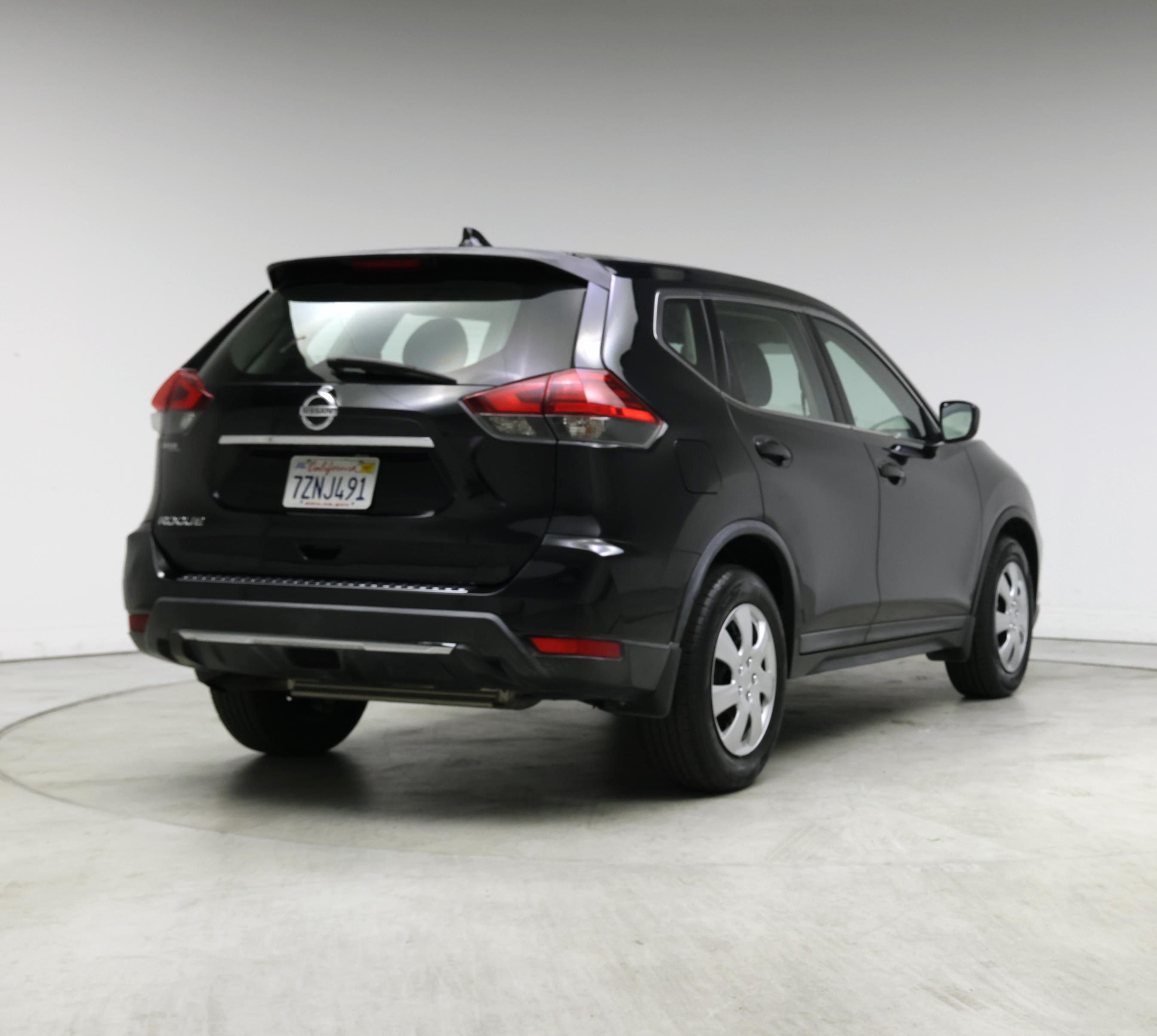Thumbnail: 2017 Nissan Rogue - 8