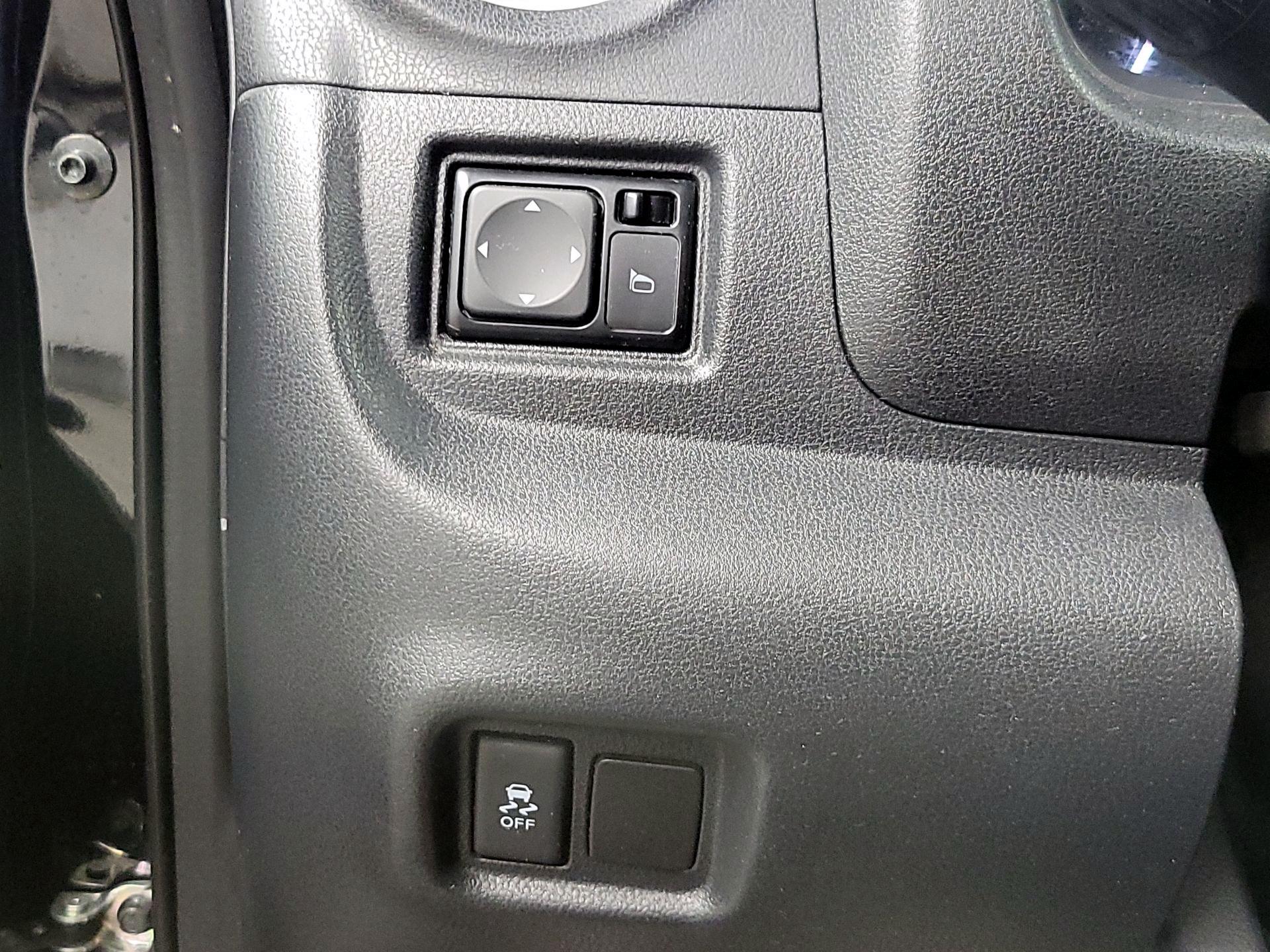 Thumbnail: 2015 Nissan Versa Note - 13