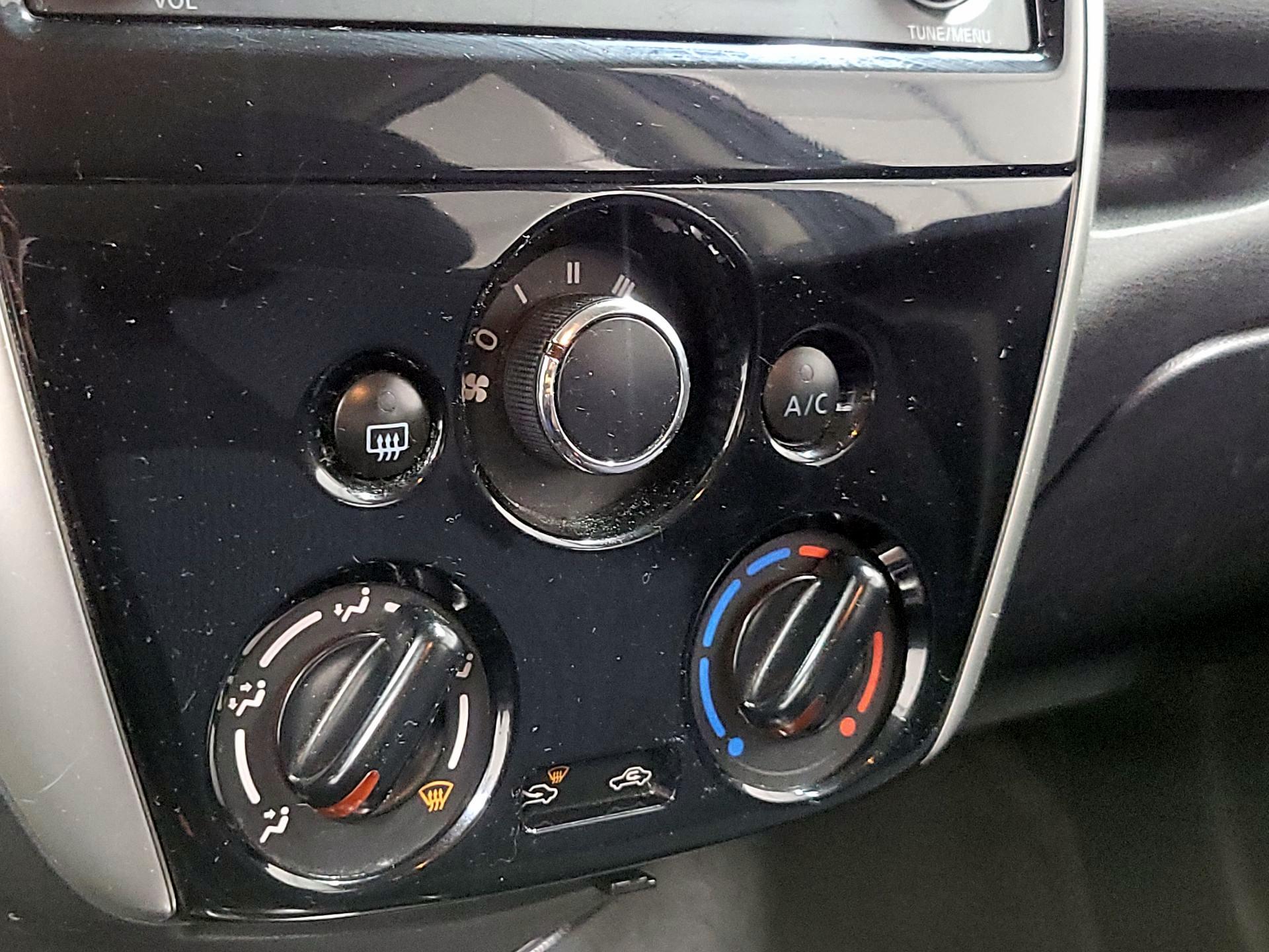 Thumbnail: 2015 Nissan Versa Note - 15