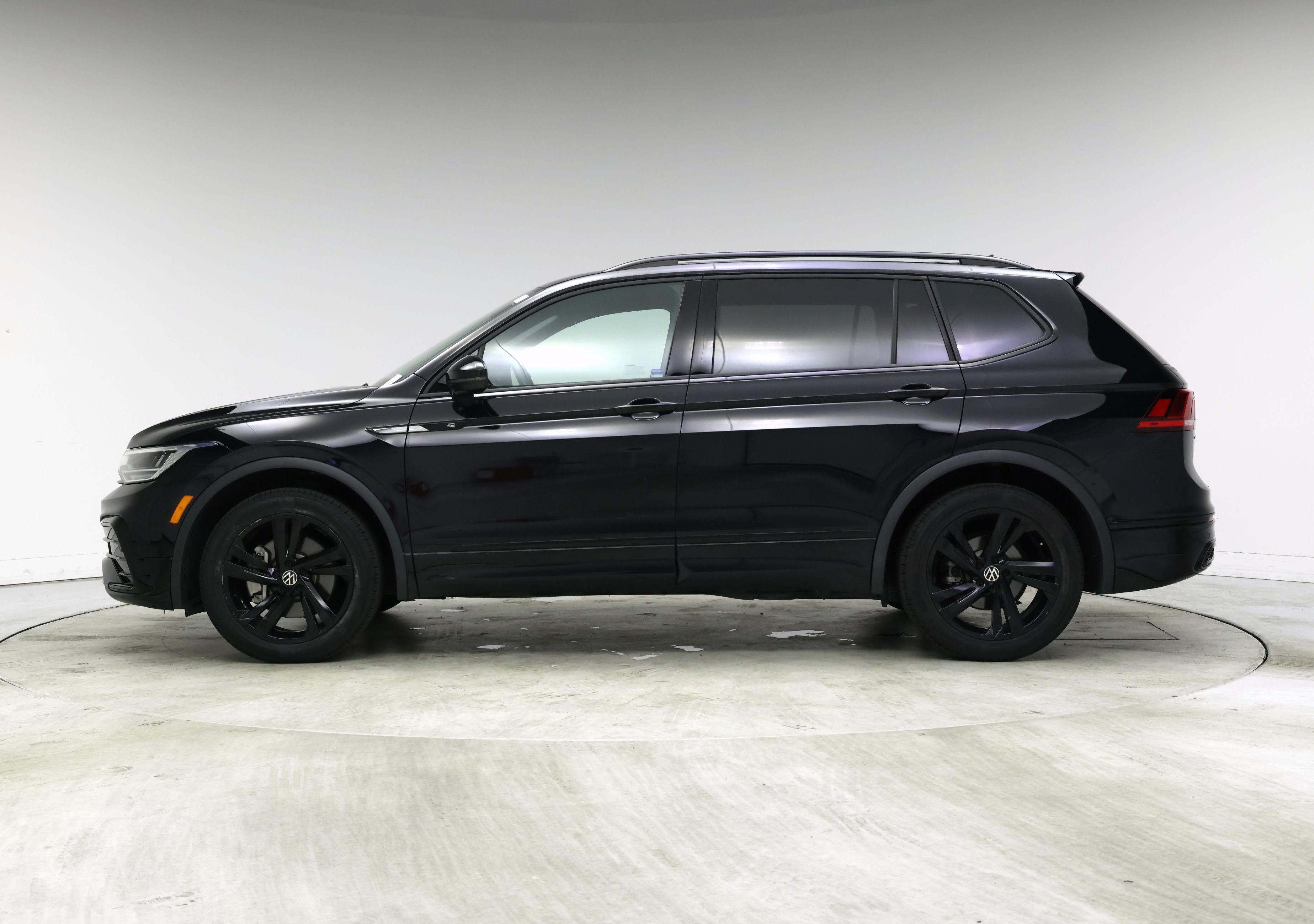 Thumbnail: 2023 Volkswagen Tiguan - 3