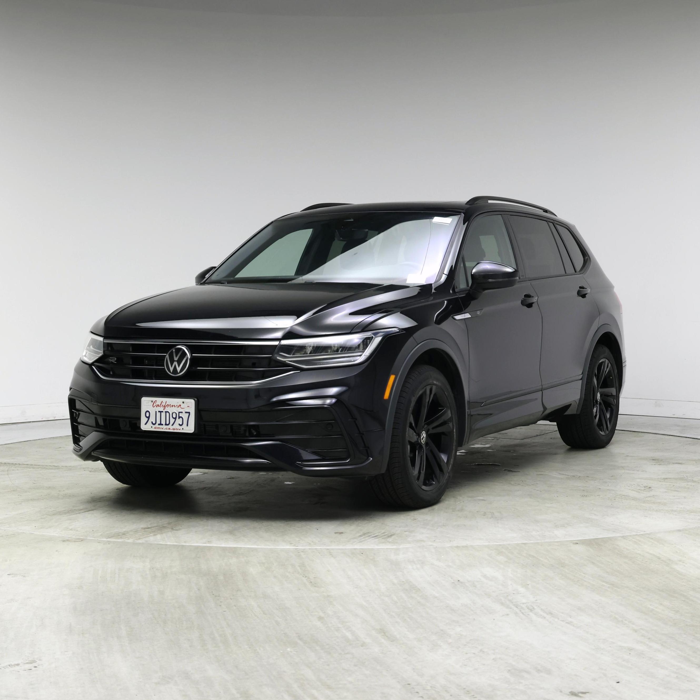 Thumbnail: 2023 Volkswagen Tiguan - 4
