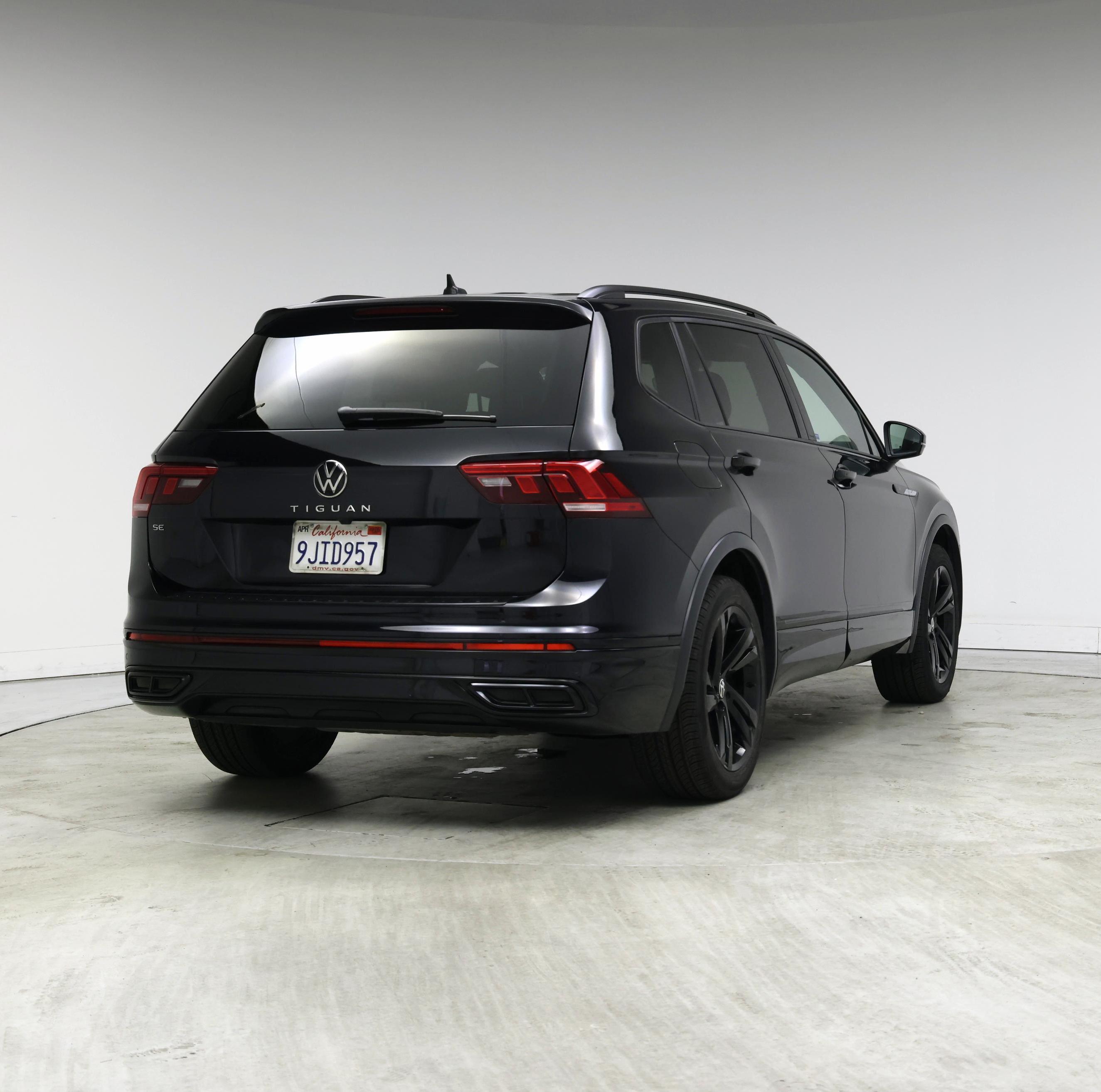 Thumbnail: 2023 Volkswagen Tiguan - 8