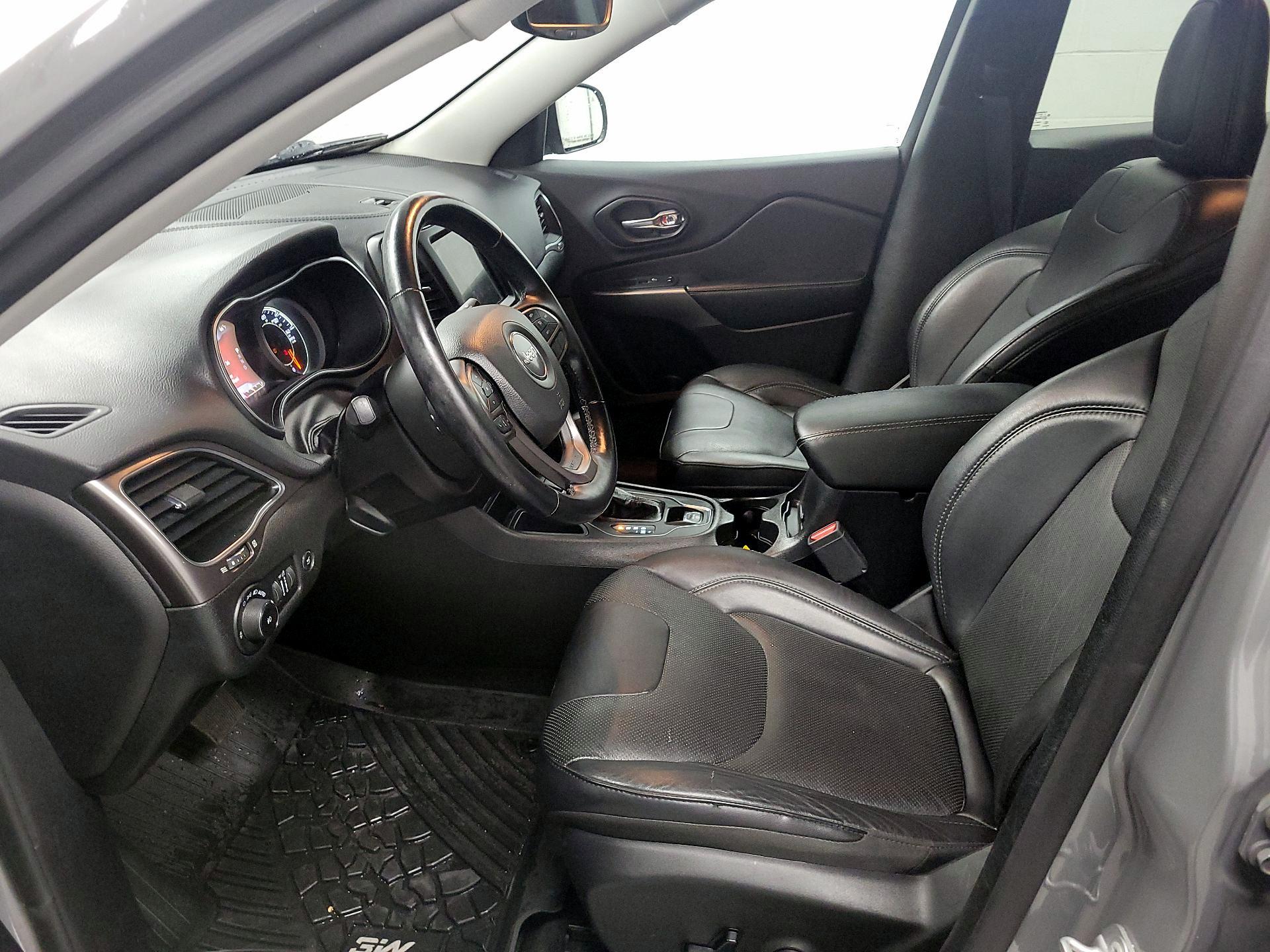 Thumbnail: 2021 Jeep Cherokee - 11