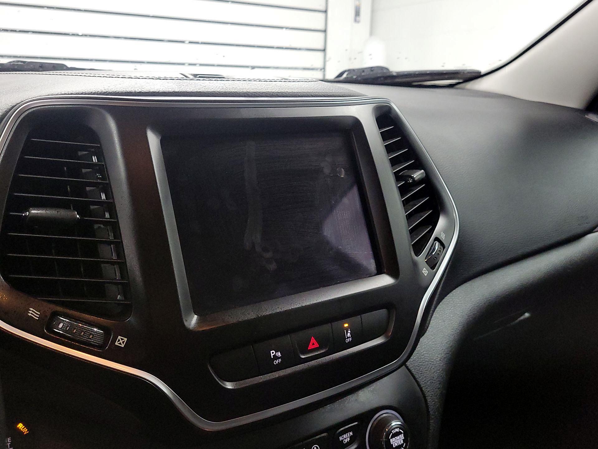 Thumbnail: 2021 Jeep Cherokee - 15