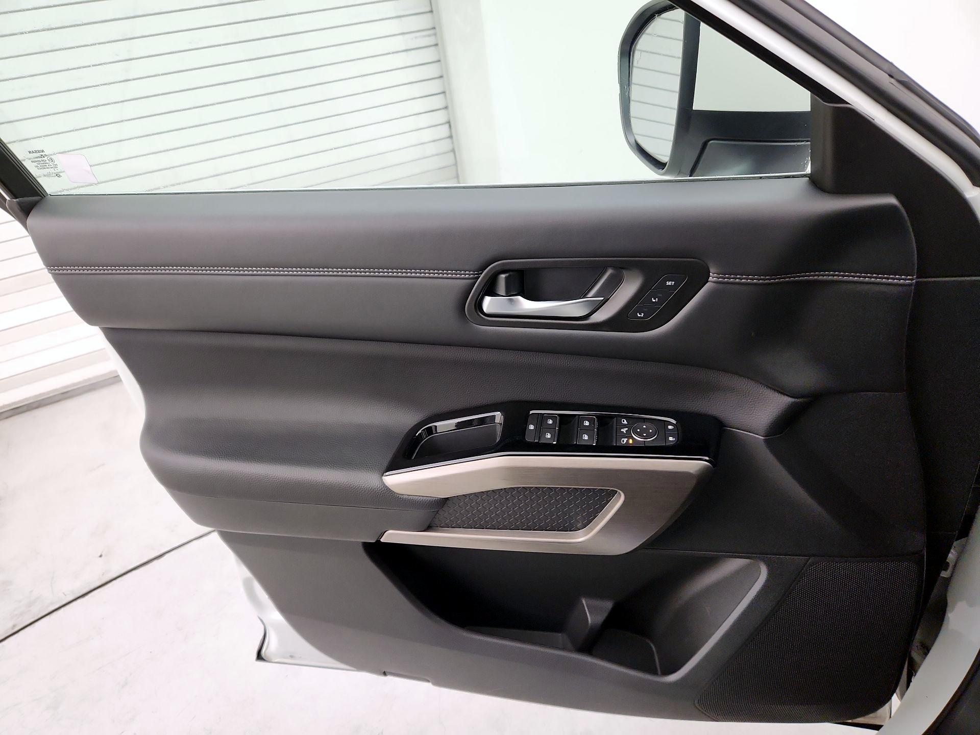 Thumbnail: 2023 Nissan Pathfinder - 12