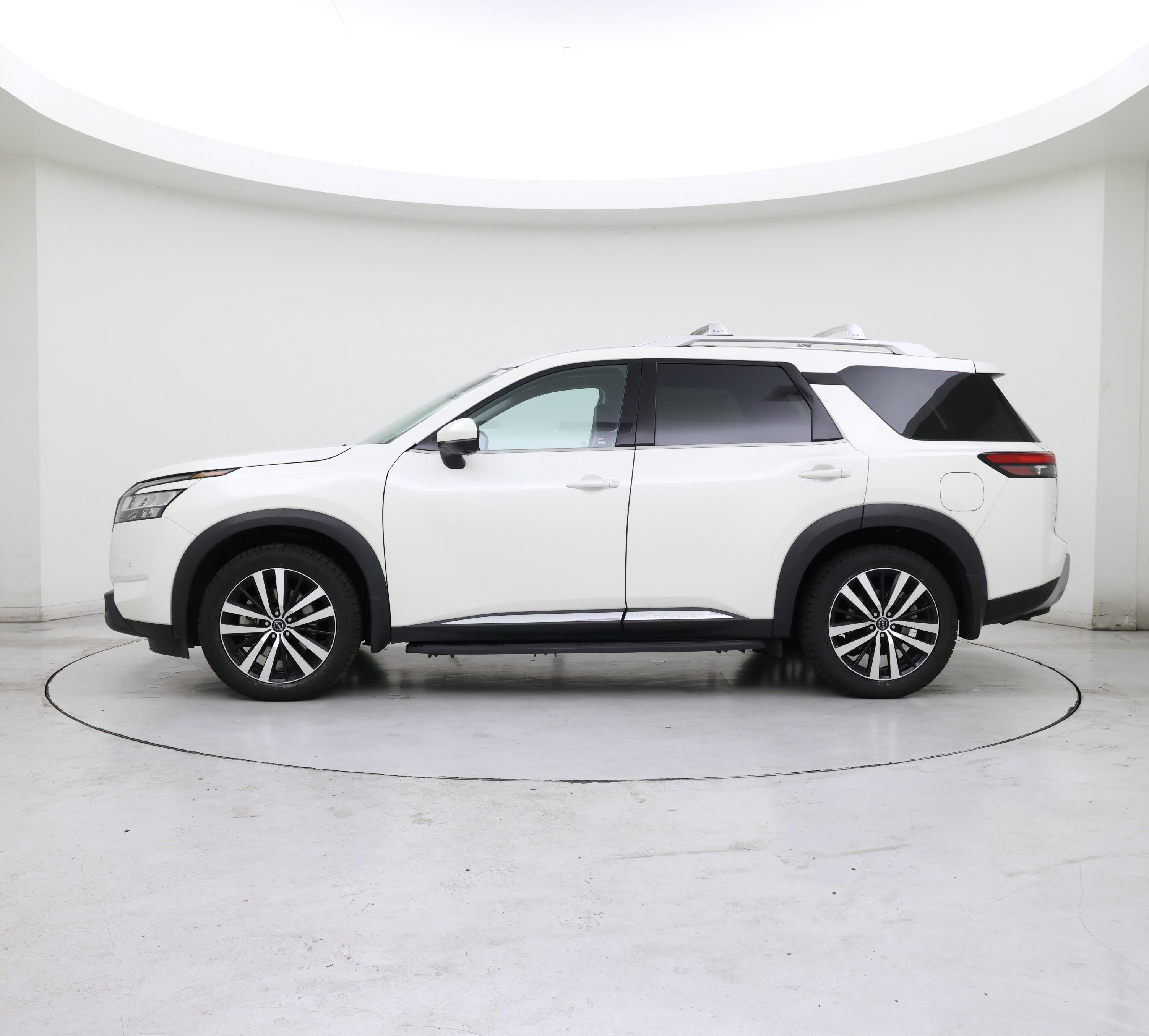 Thumbnail: 2023 Nissan Pathfinder - 3