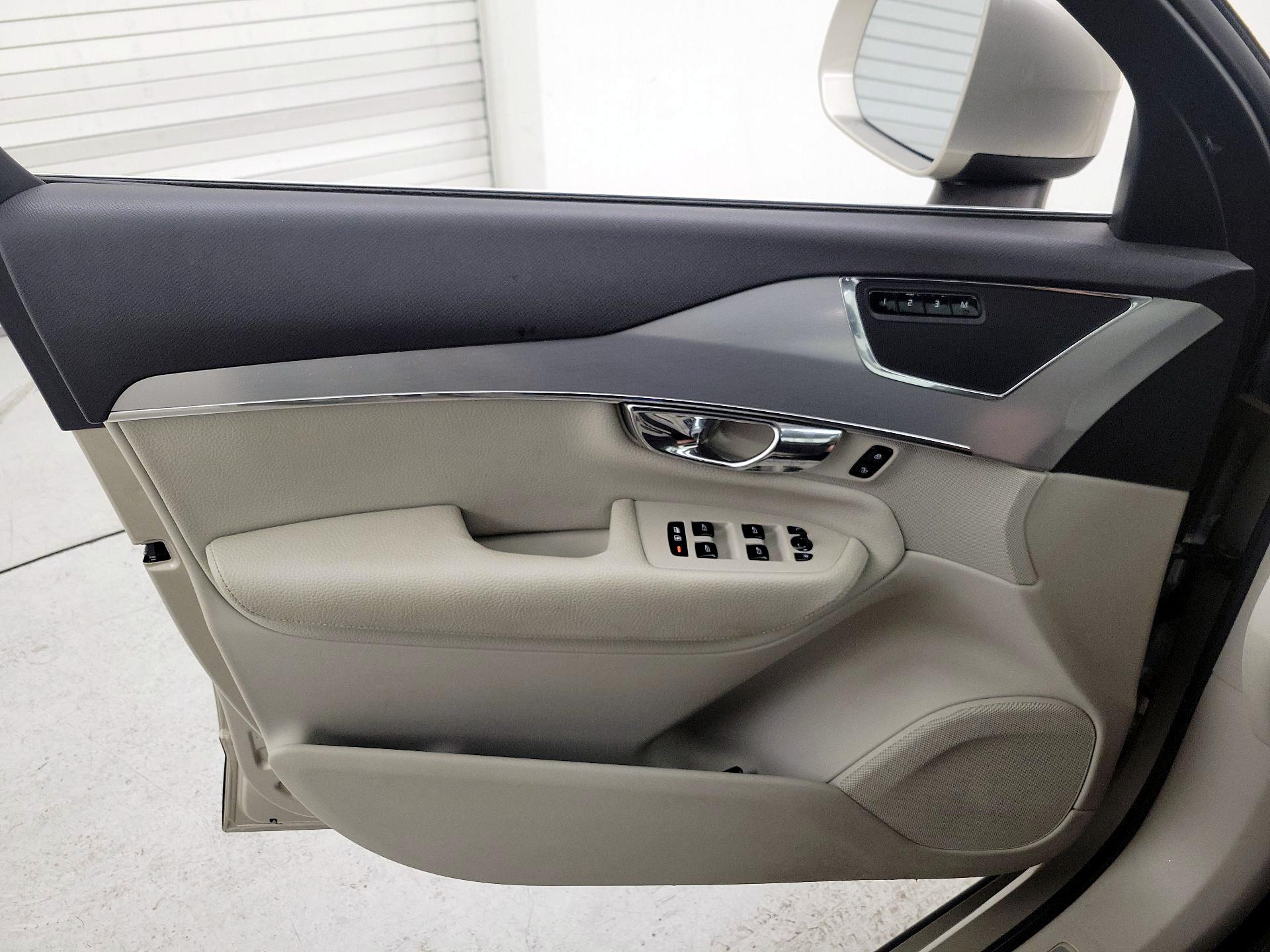 Thumbnail: 2016 Volvo XC90 - 12