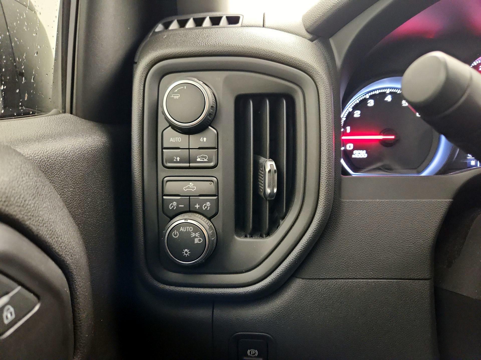 Thumbnail: 2020 Chevrolet Silverado 1500 - 13