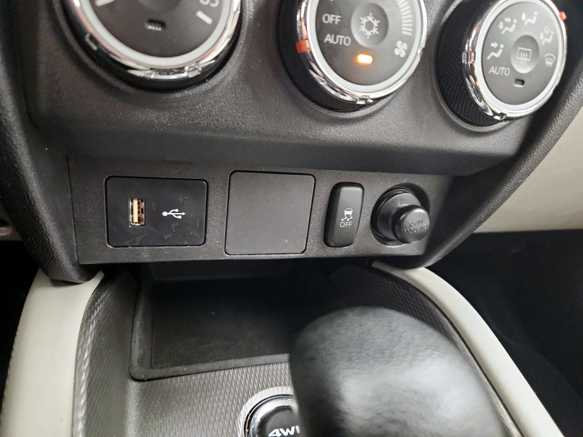 Thumbnail: 2018 Mitsubishi Outlander Sport - 17