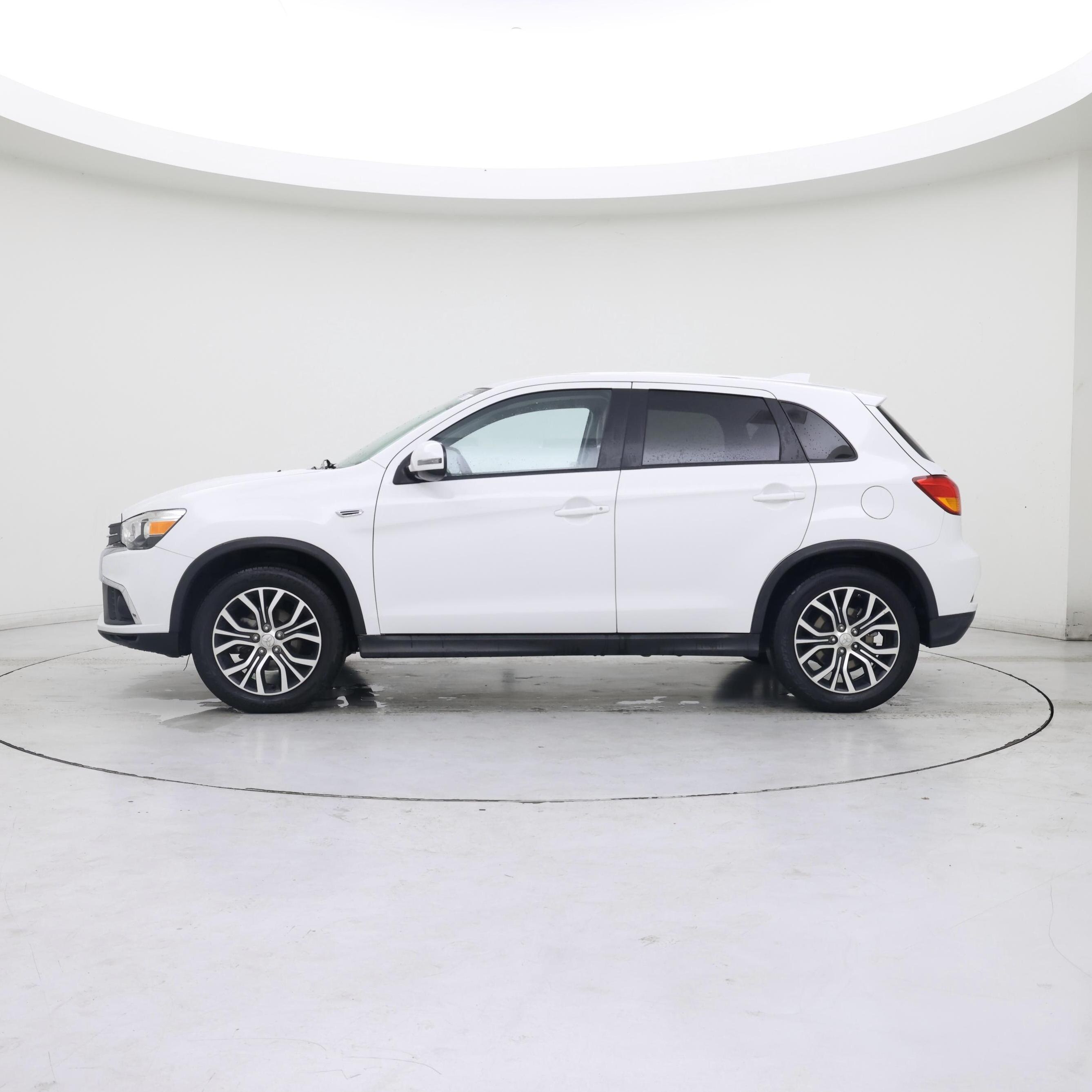 Thumbnail: 2018 Mitsubishi Outlander Sport - 3