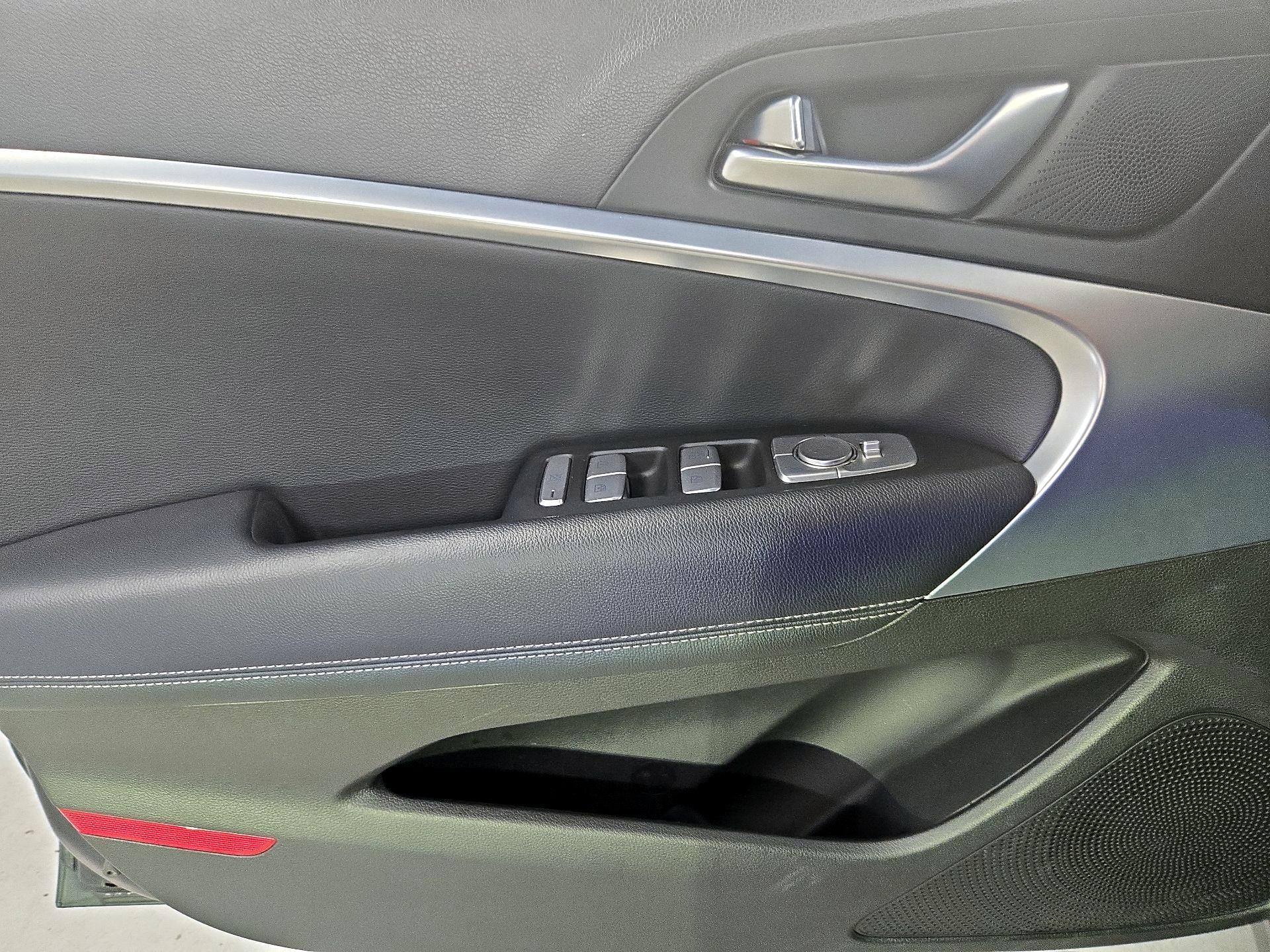 Thumbnail: 2023 Genesis G70 - 12