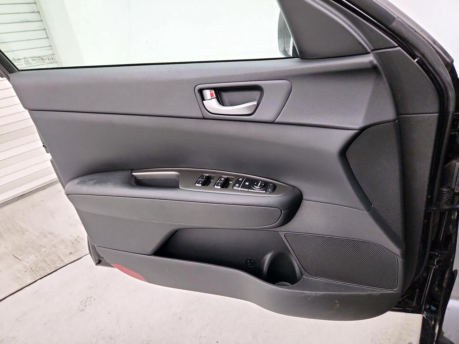 Thumbnail: 2019 Kia Optima - 12