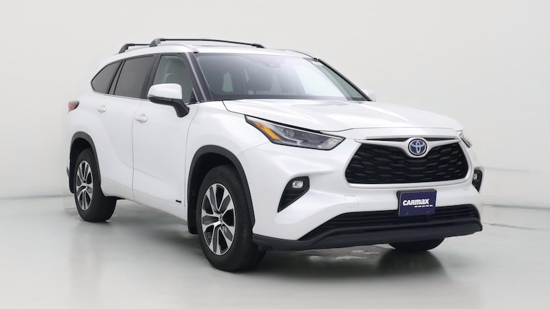 2023 Toyota Highlander XLE Hero Image