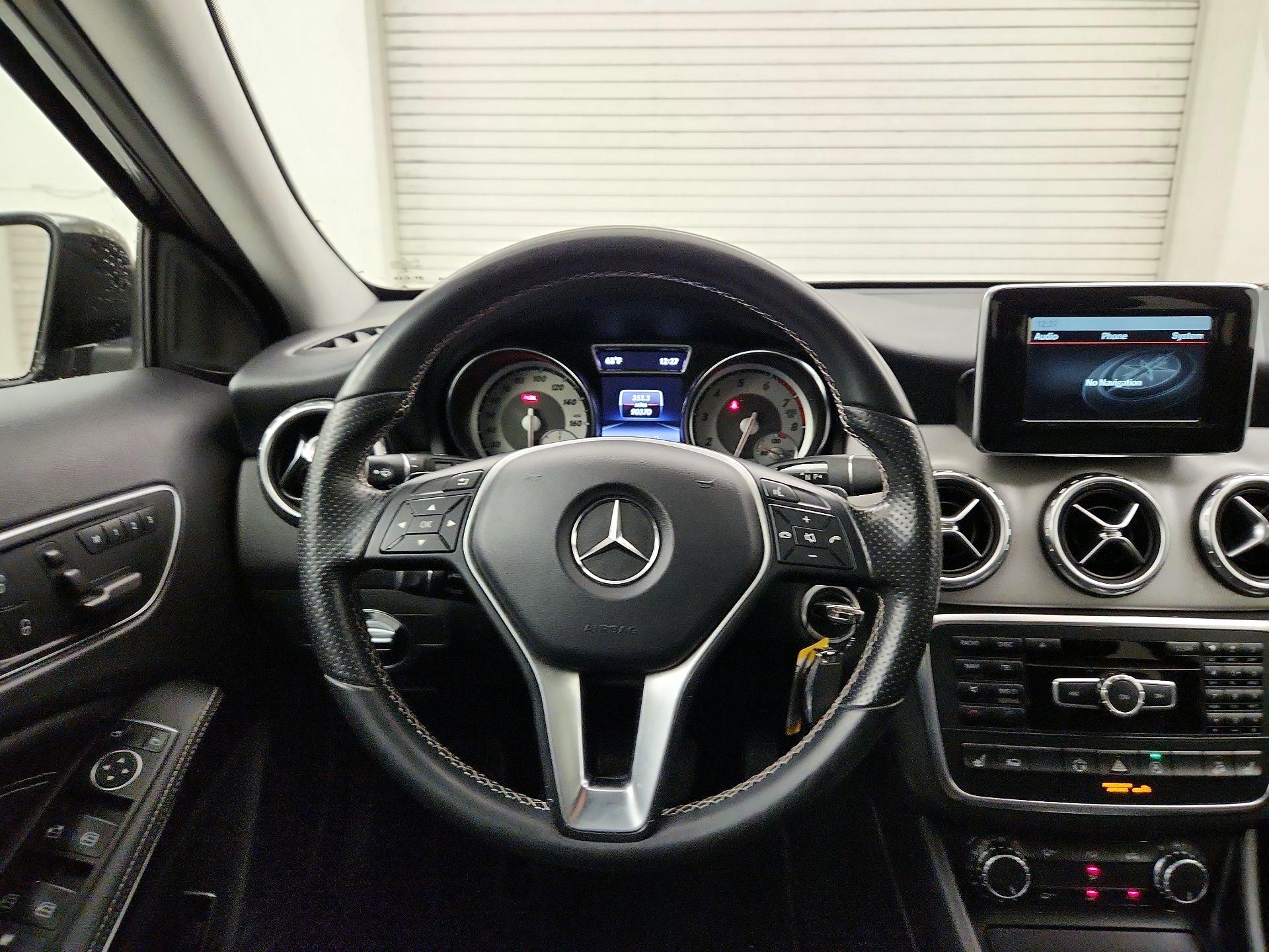 Thumbnail: 2015 Mercedes-Benz GLA - 10