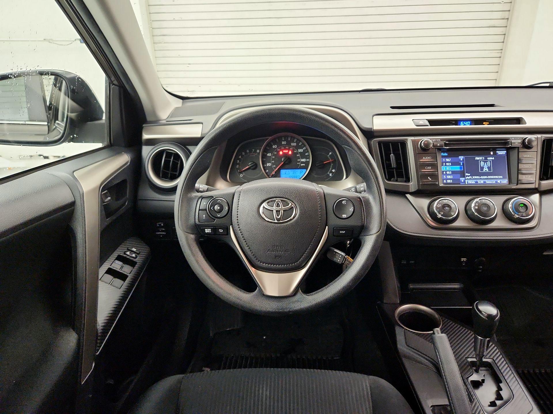 Thumbnail: 2015 Toyota RAV4 - 10