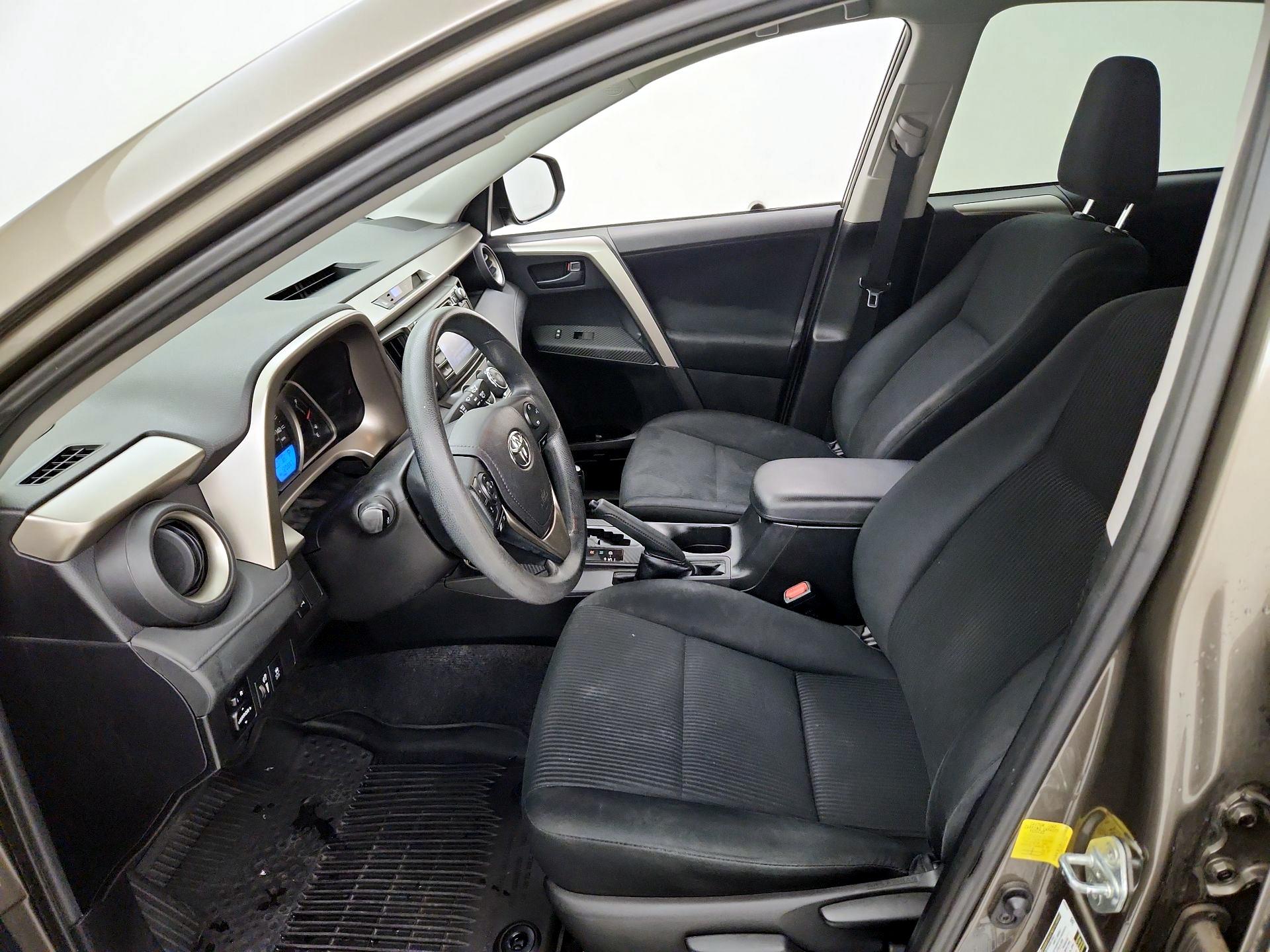 Thumbnail: 2015 Toyota RAV4 - 11