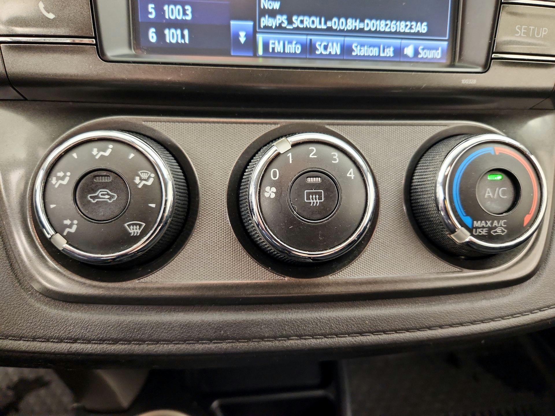 Thumbnail: 2015 Toyota RAV4 - 16