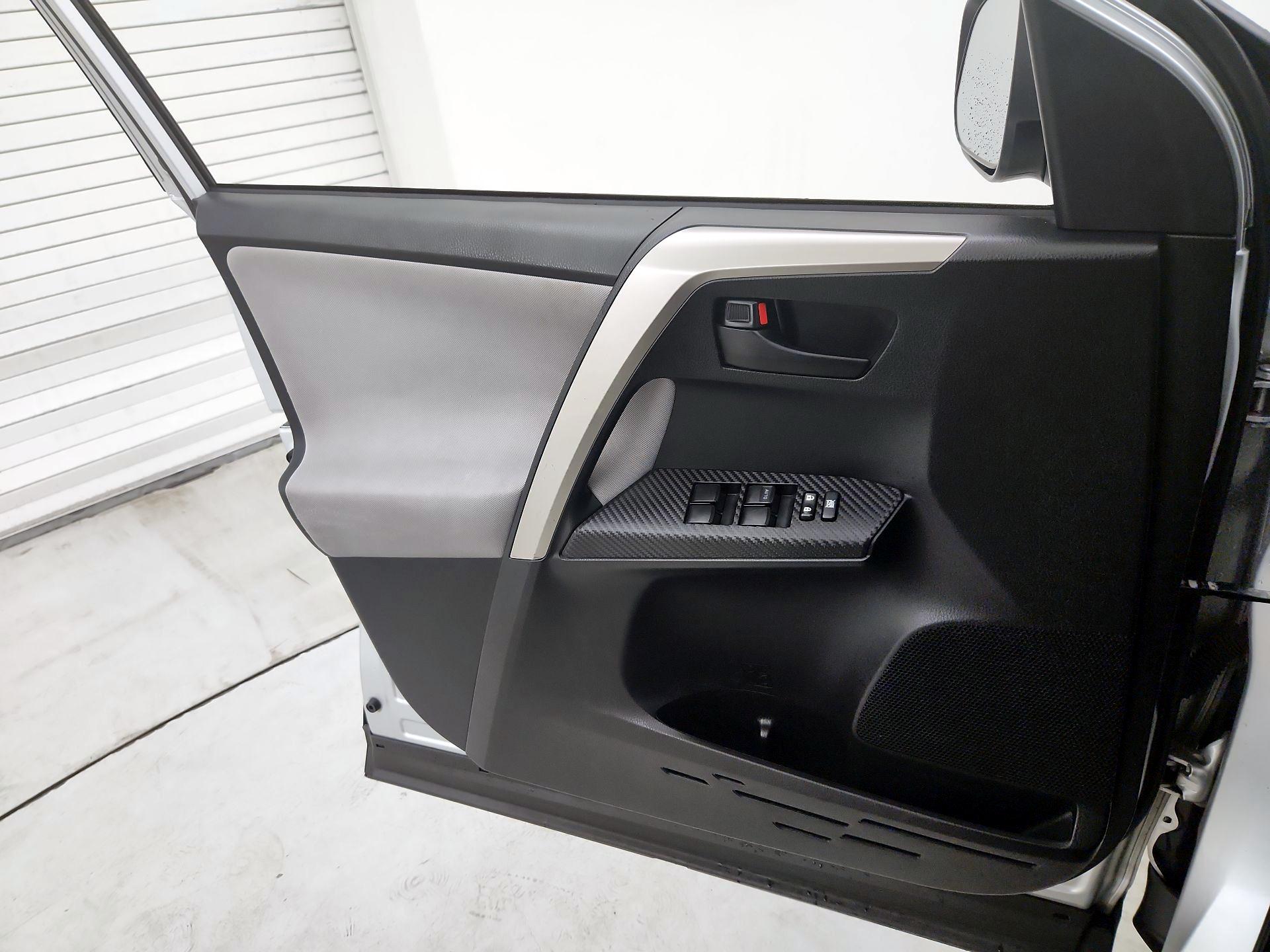 Thumbnail: 2015 Toyota RAV4 - 12