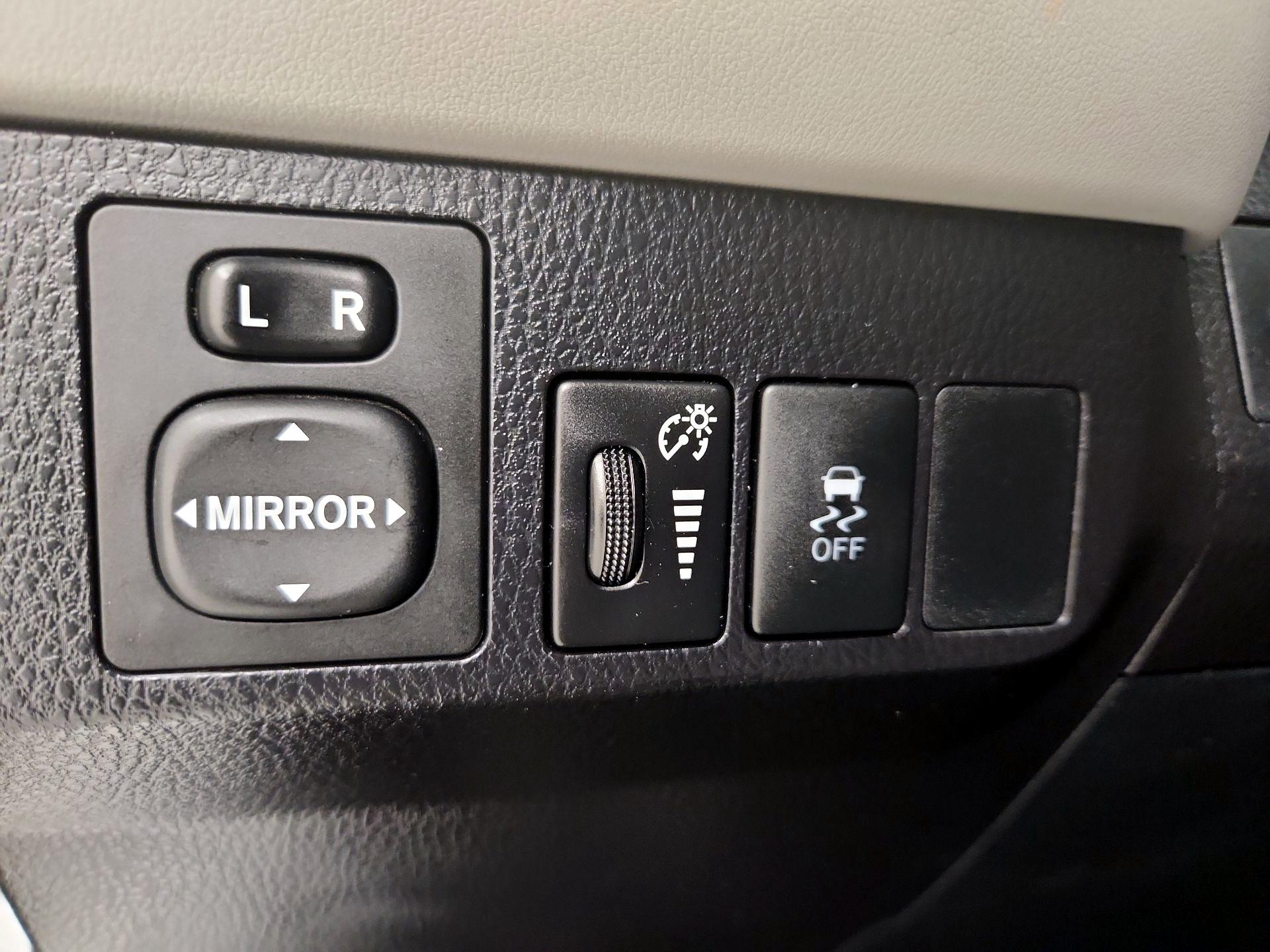 Thumbnail: 2015 Toyota RAV4 - 13