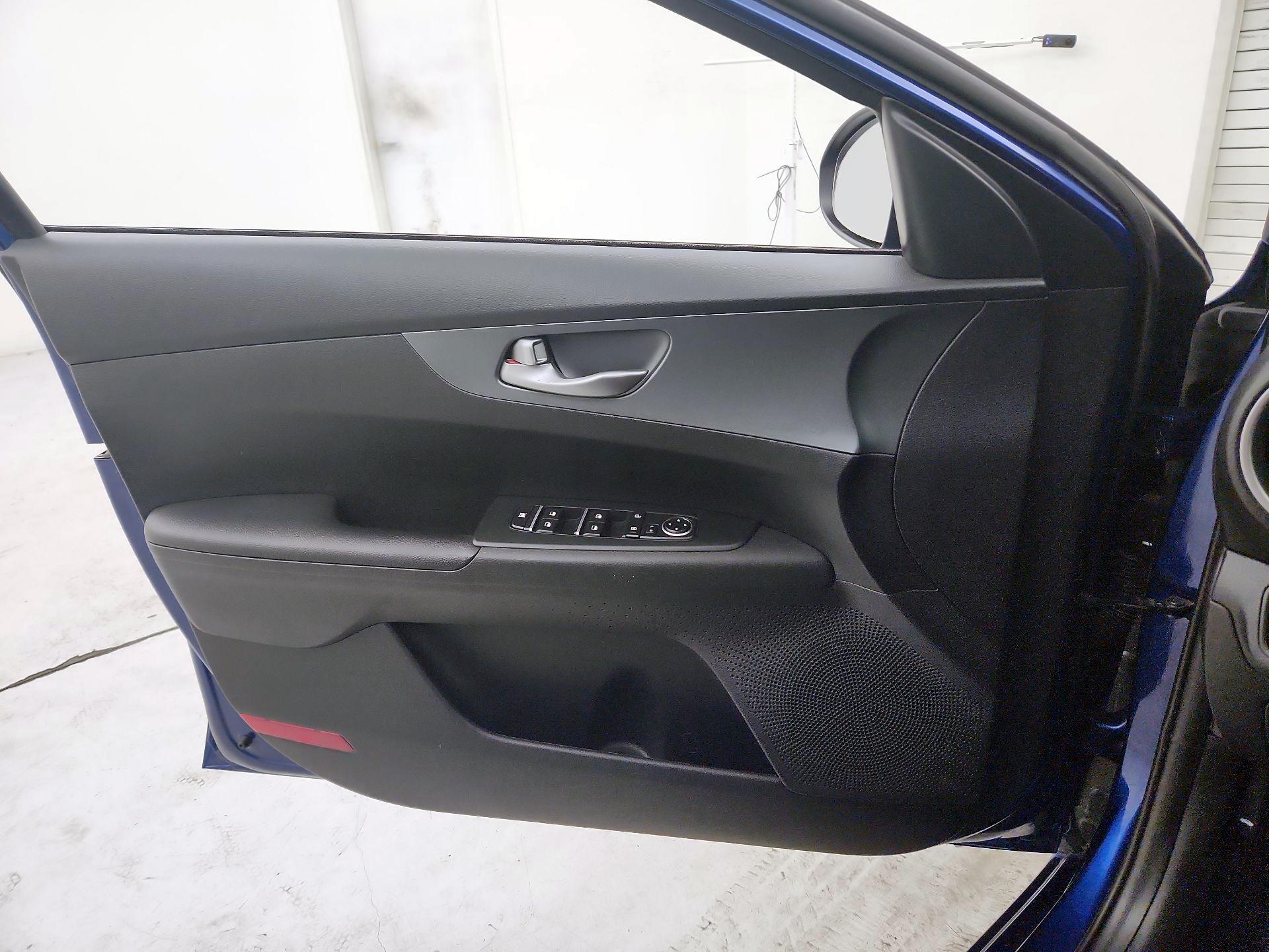 Thumbnail: 2021 Kia Forte - 12