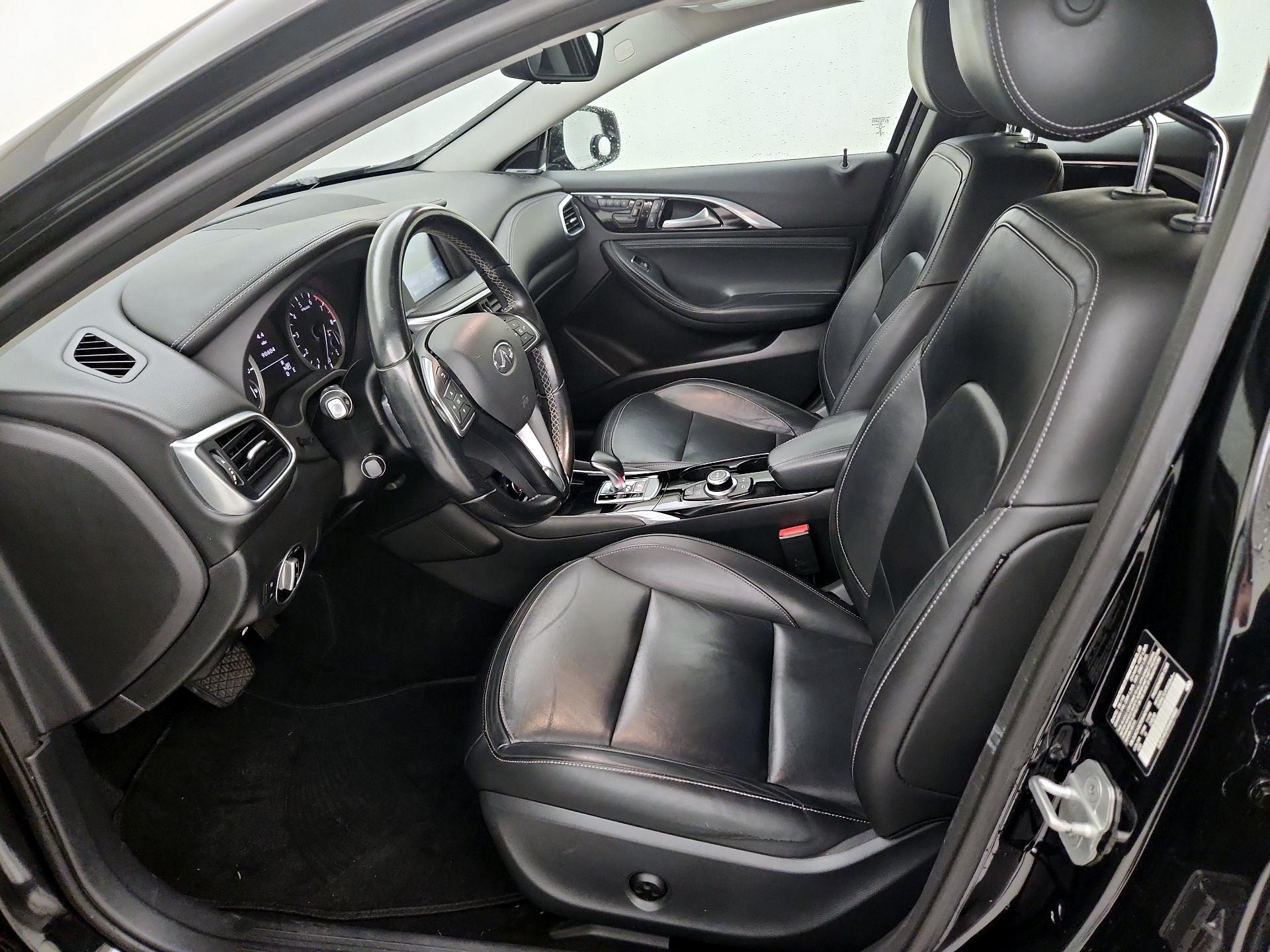 Thumbnail: 2017 INFINITI QX30 - 11