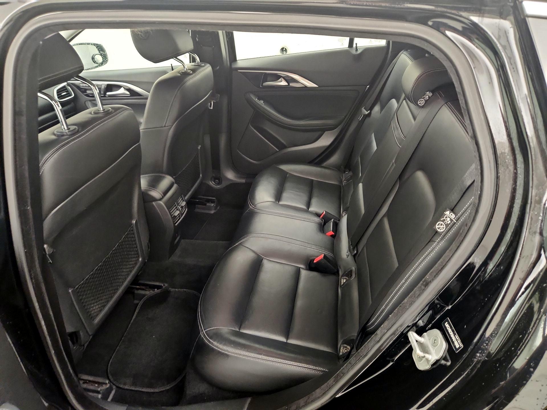 Thumbnail: 2017 INFINITI QX30 - 19