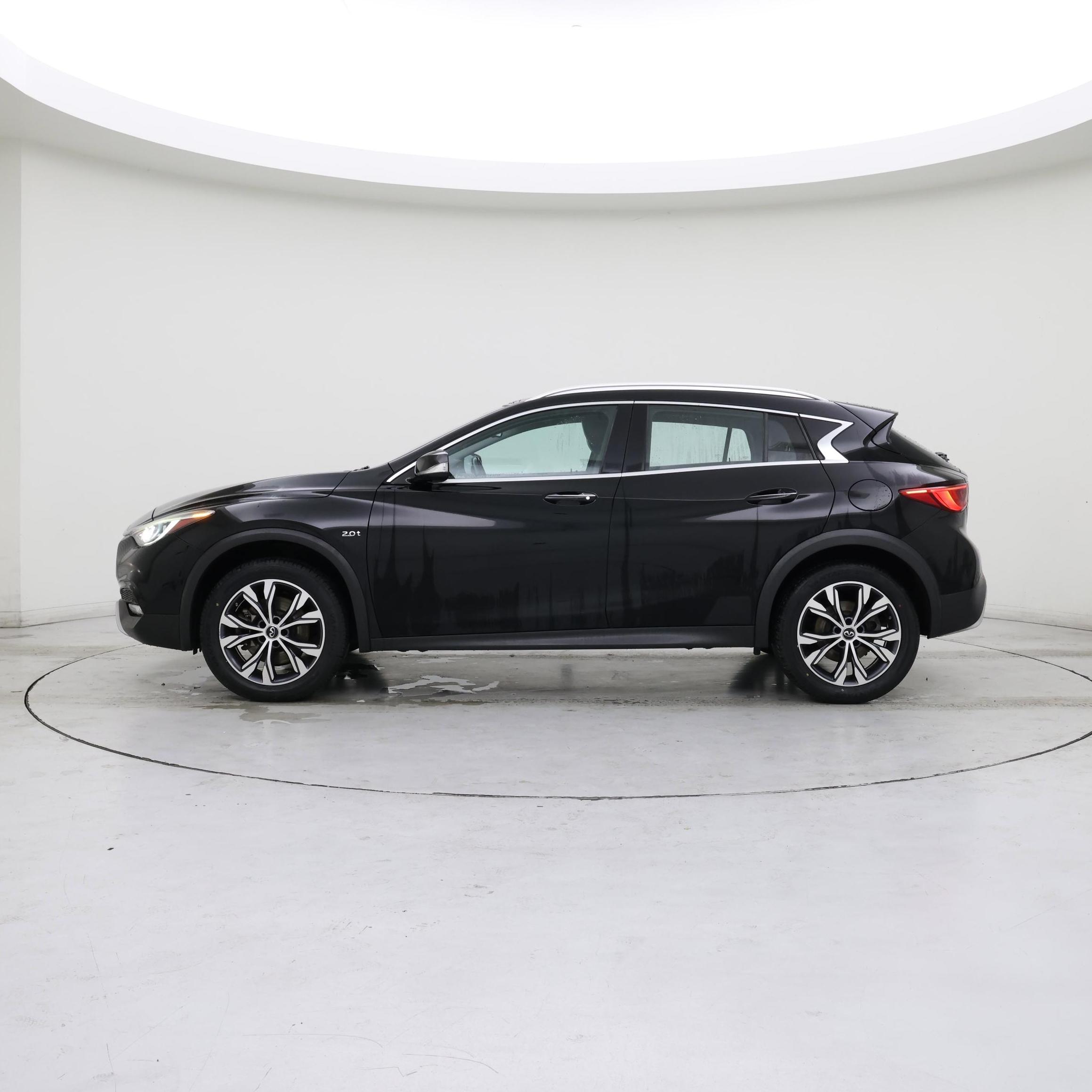 Thumbnail: 2017 INFINITI QX30 - 3