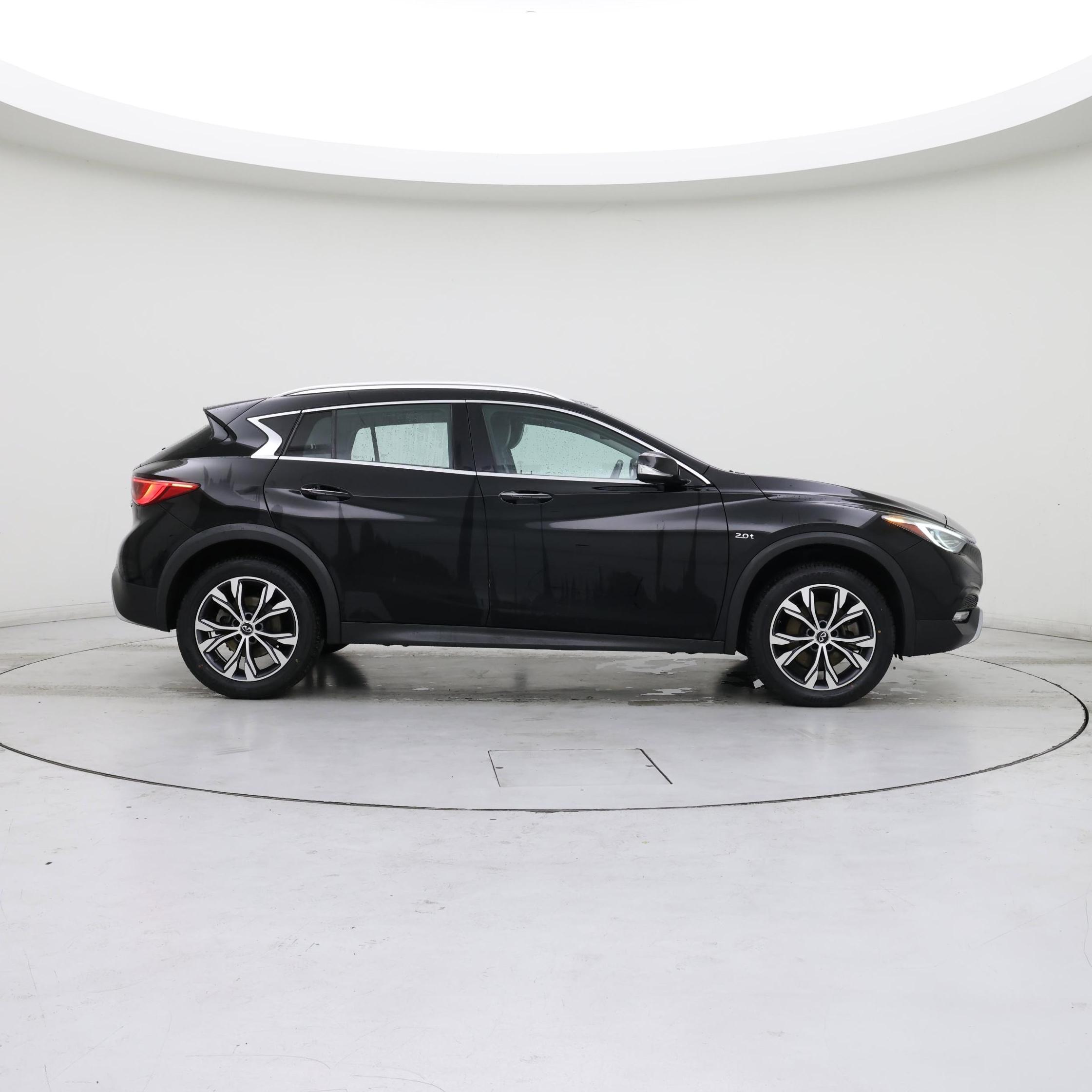 Thumbnail: 2017 INFINITI QX30 - 7