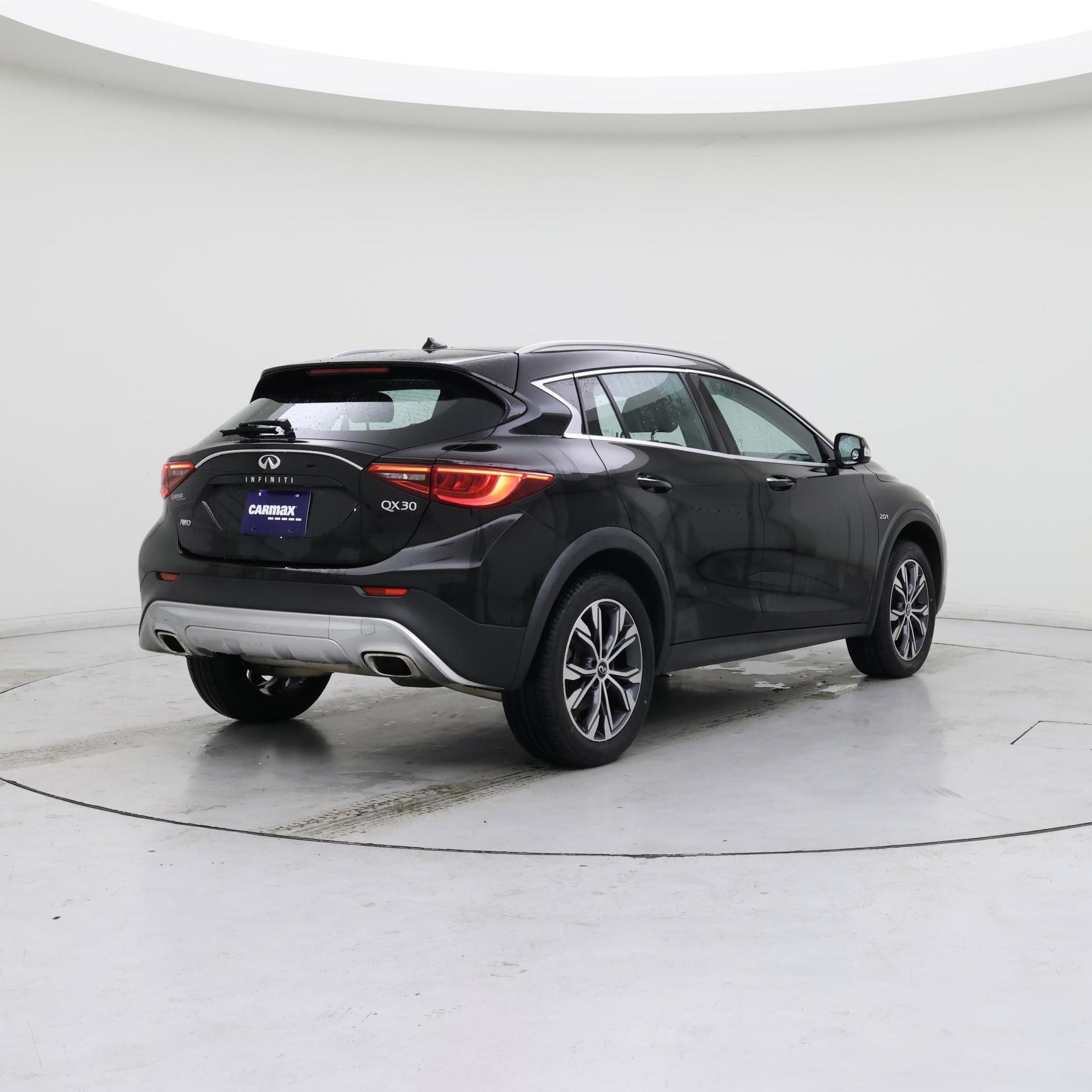 Thumbnail: 2017 INFINITI QX30 - 8