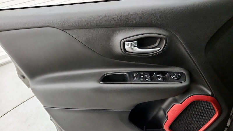 2018 Jeep Renegade Trailhawk 12