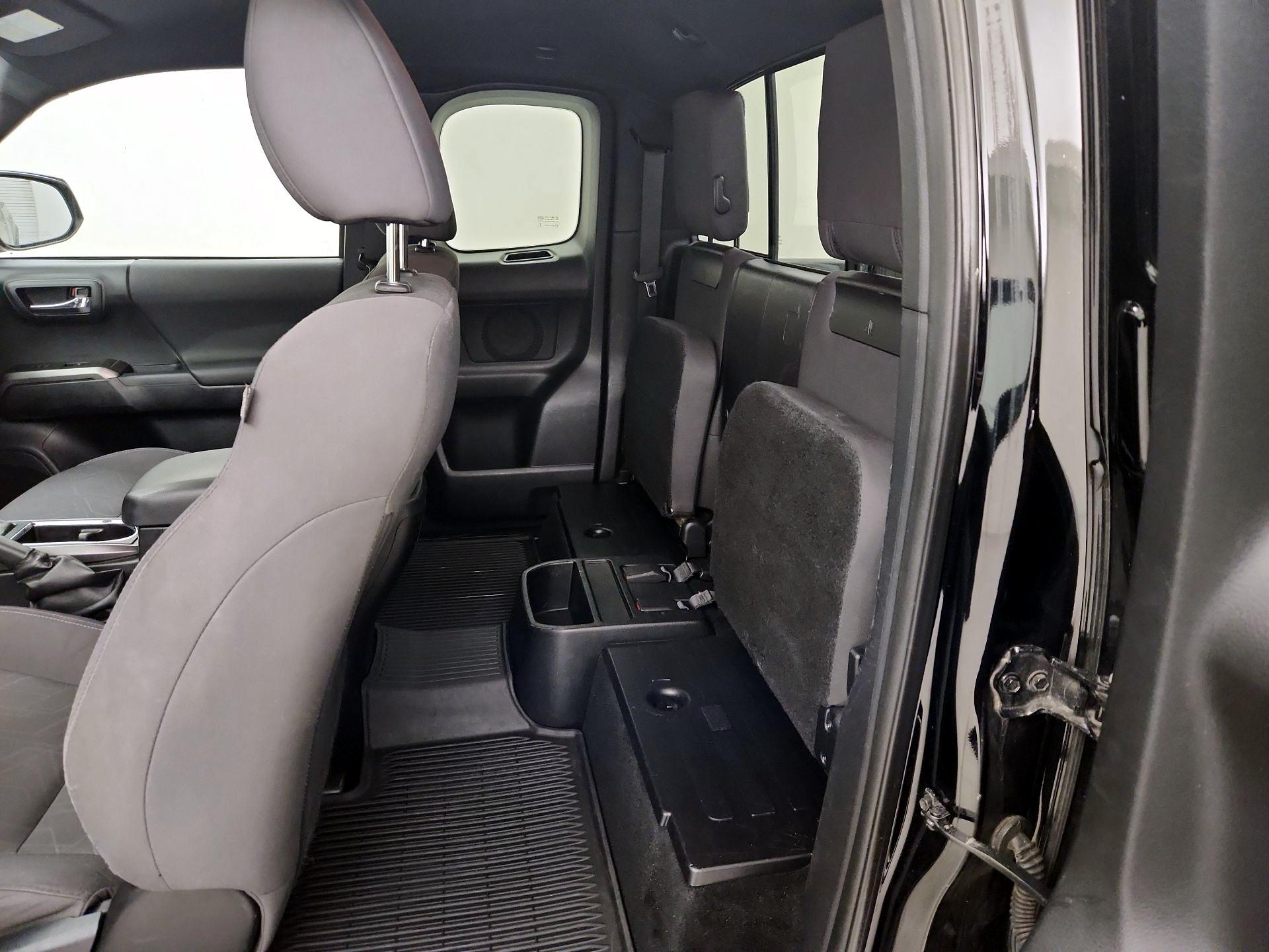 Thumbnail: 2016 Toyota Tacoma - 20