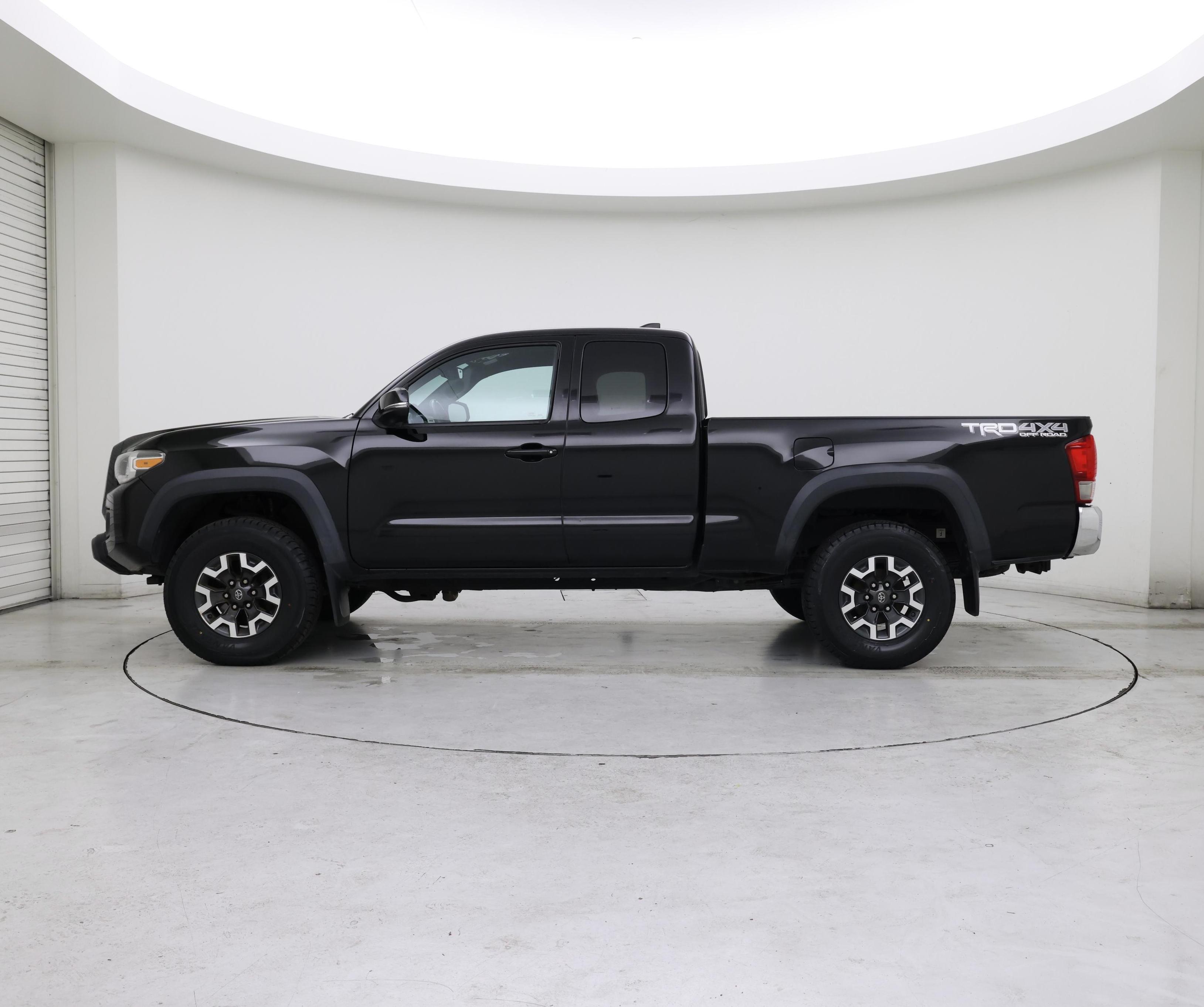 Thumbnail: 2016 Toyota Tacoma - 3